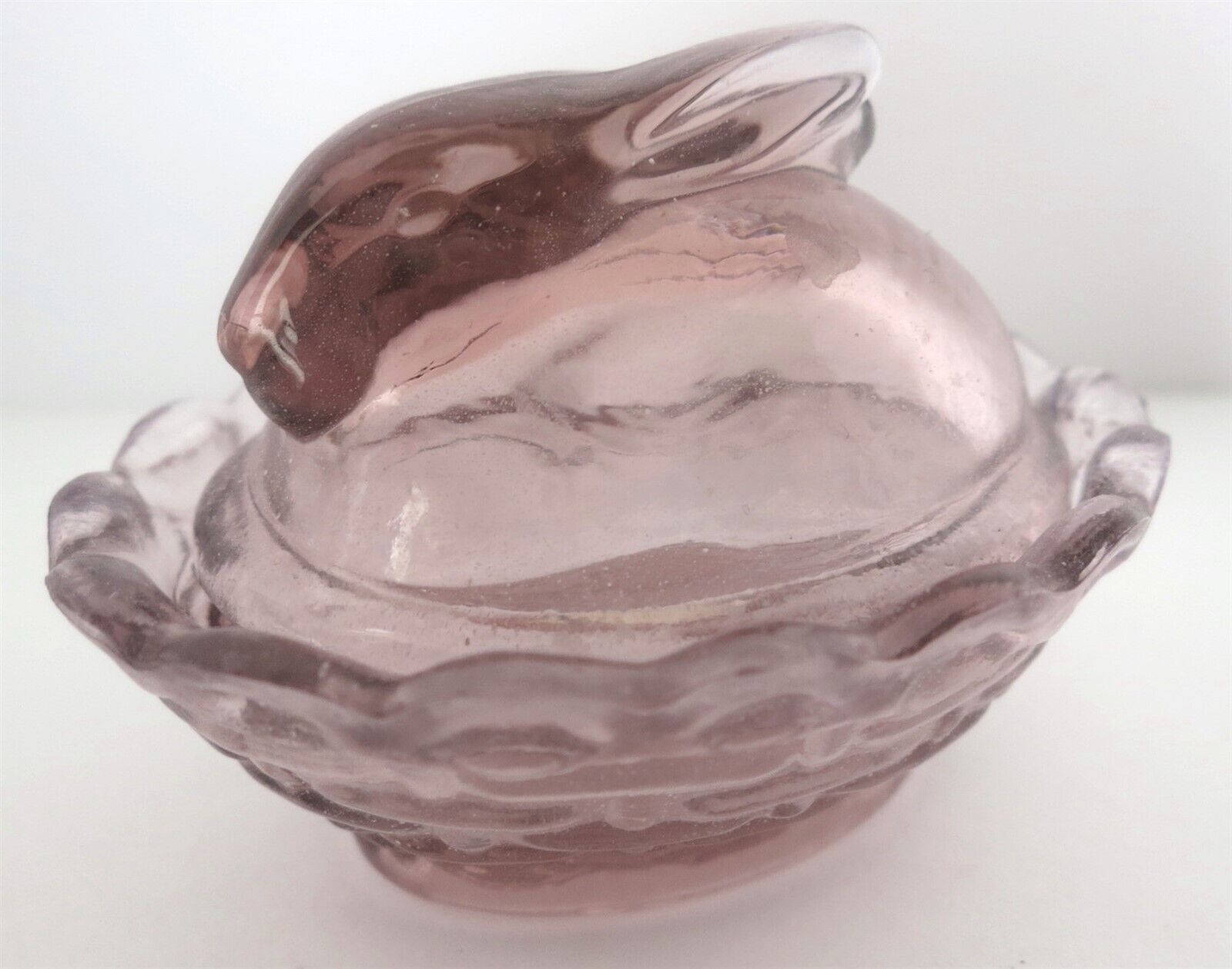 BOYD GLASS TRANSLUCENT PINK MAUVE NESTING BUNNY SALT CELLAR 1 LINE #R92