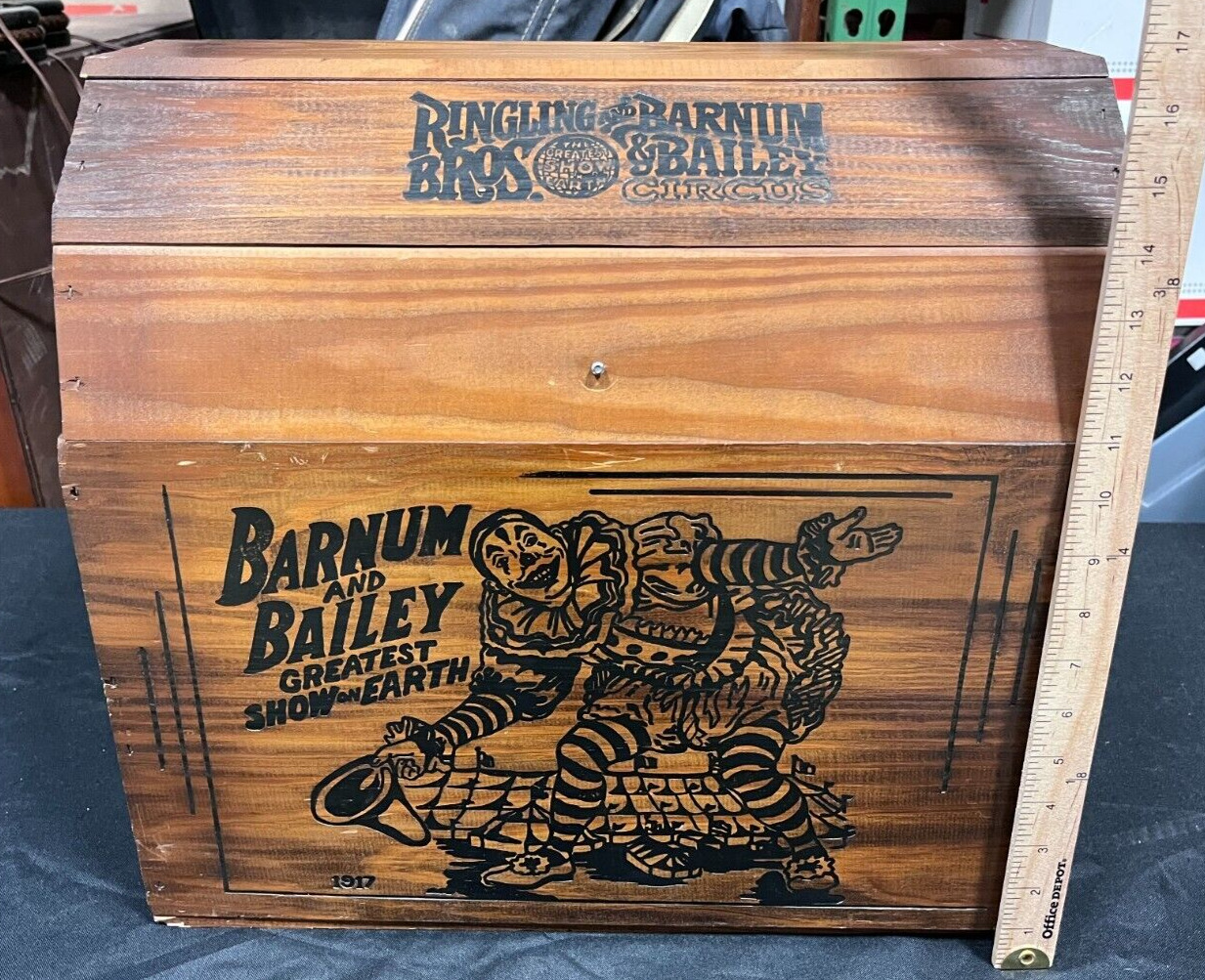 1981 Ringling Bros and Barnum & Bailey Circus Wooden Toy Chest AA D
