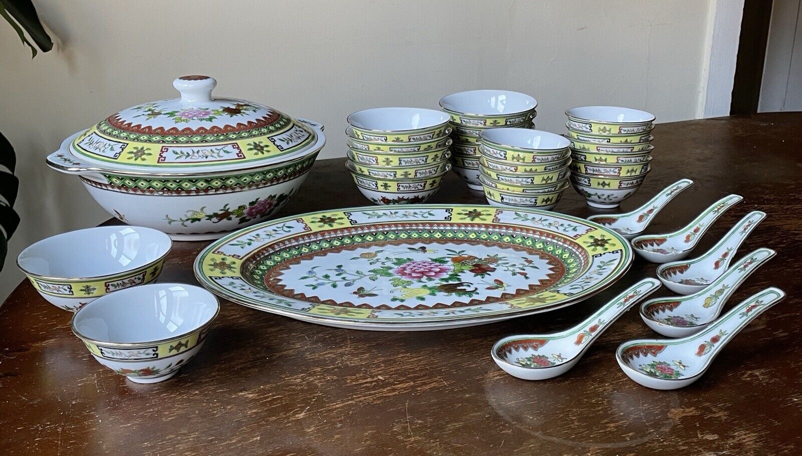 LOT 31 Piece Vintage 1960s Jingdezhen Porcelain Famille Rose Bowl/Tureen/Cups