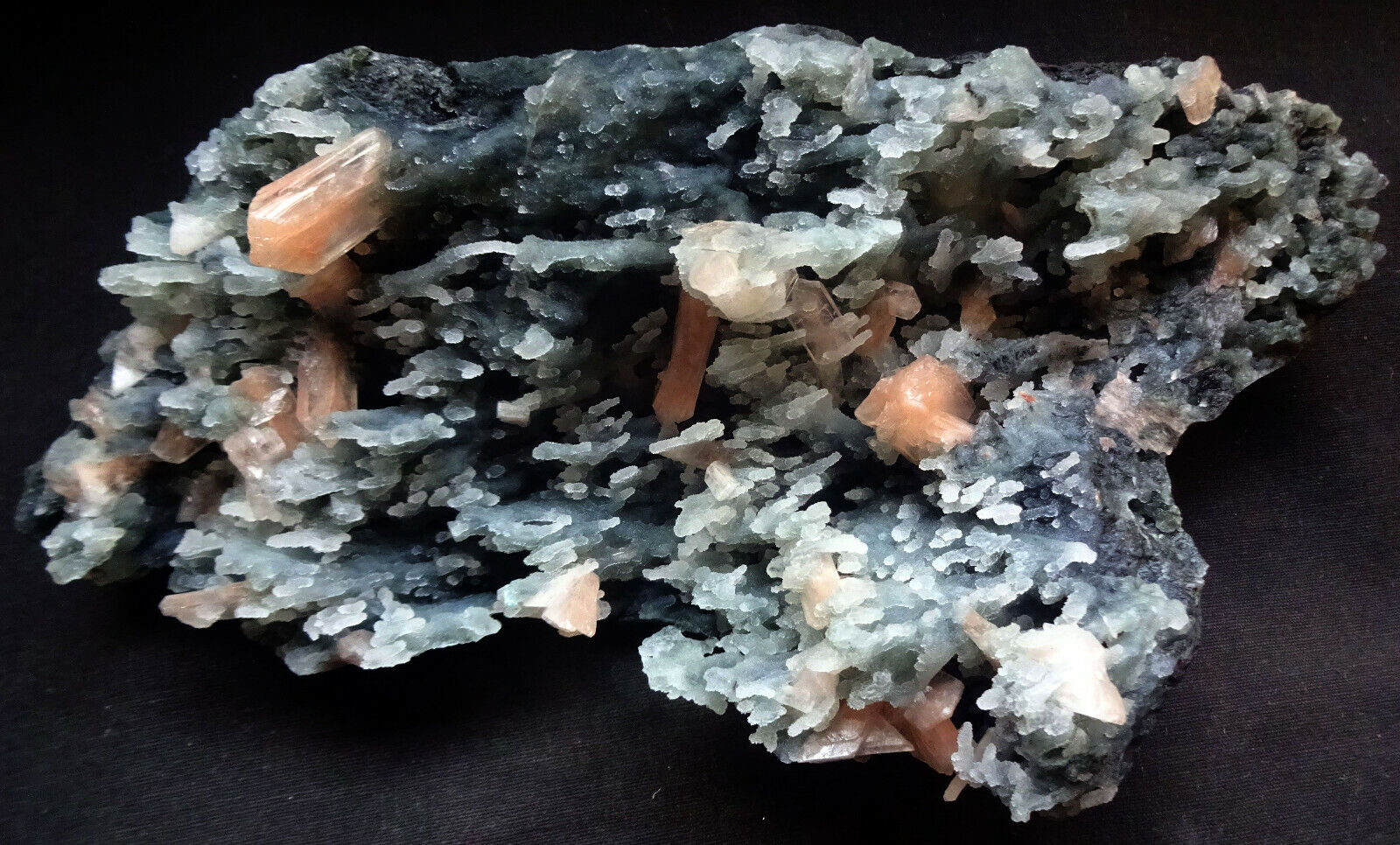 STUNNING STILBITE AND HEULANDITE CRYSTALS ON STALACTITE CORAL CHALCEDONY FORMATI