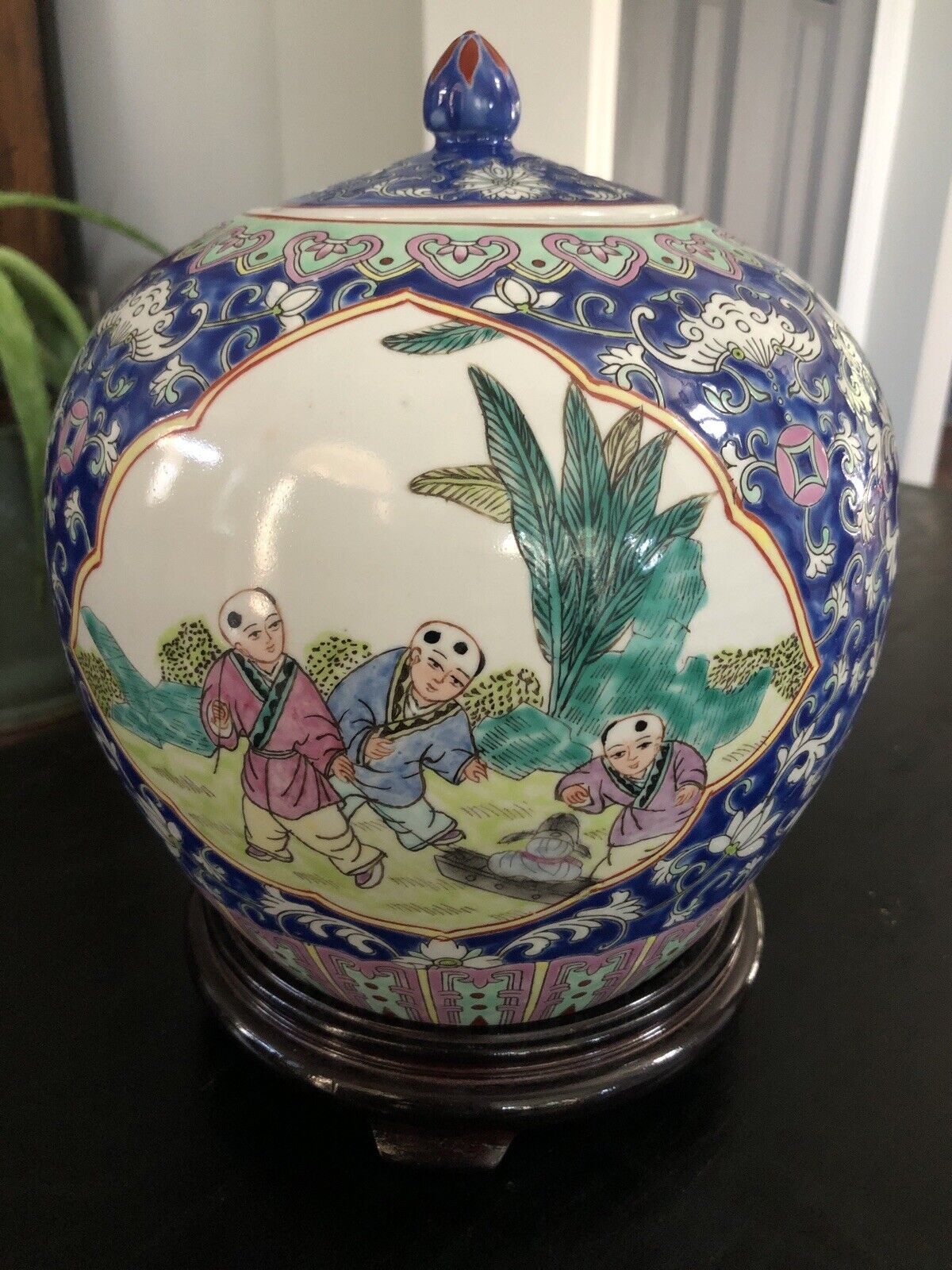 Famille Rose Ginger Jar Vase w/Lid, Beautiful Blue