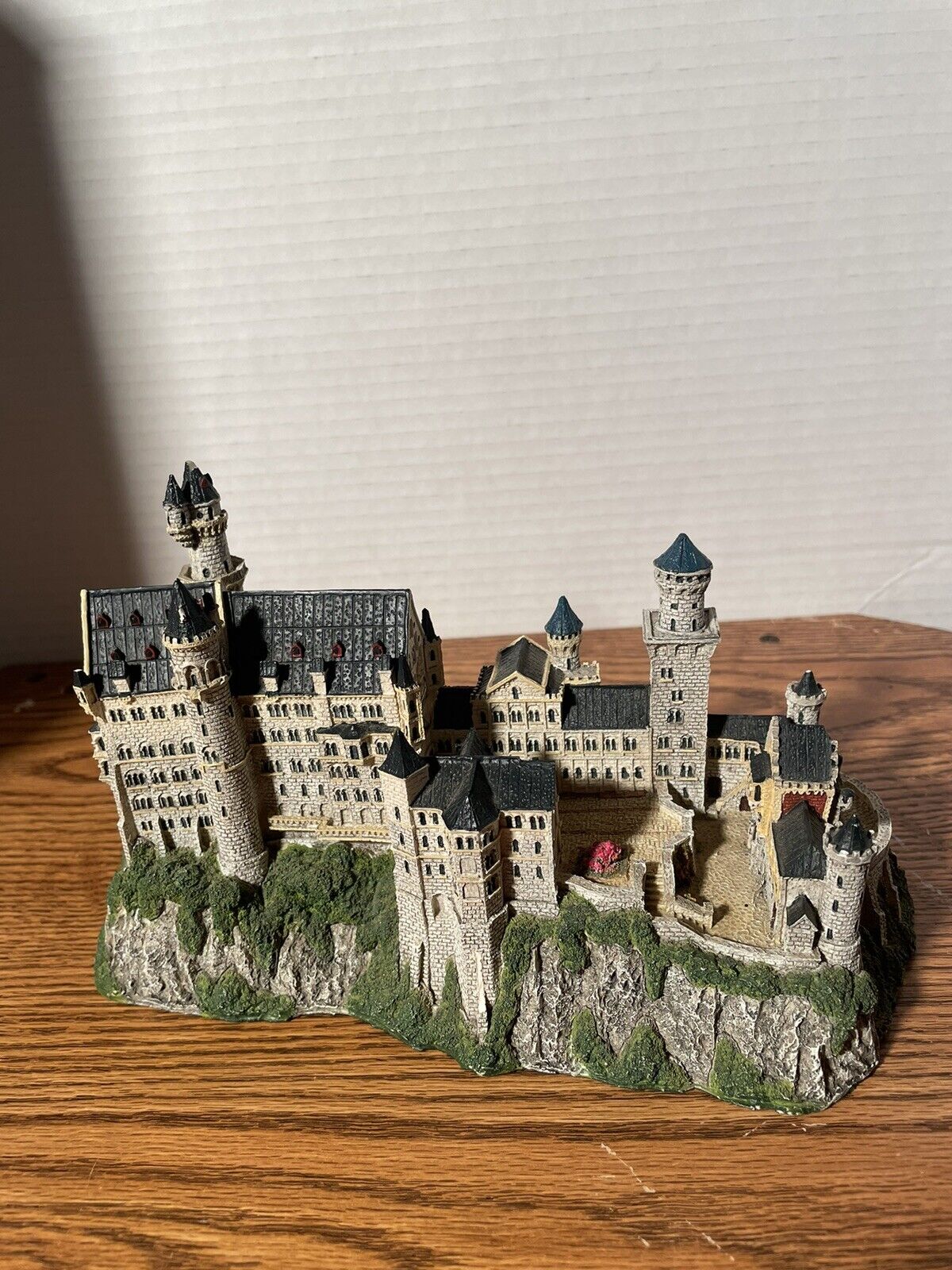 1993 Enchanted Castles of Europe NEUSCHWANSTEIN CASTLE Sculpture By Danbury Mint