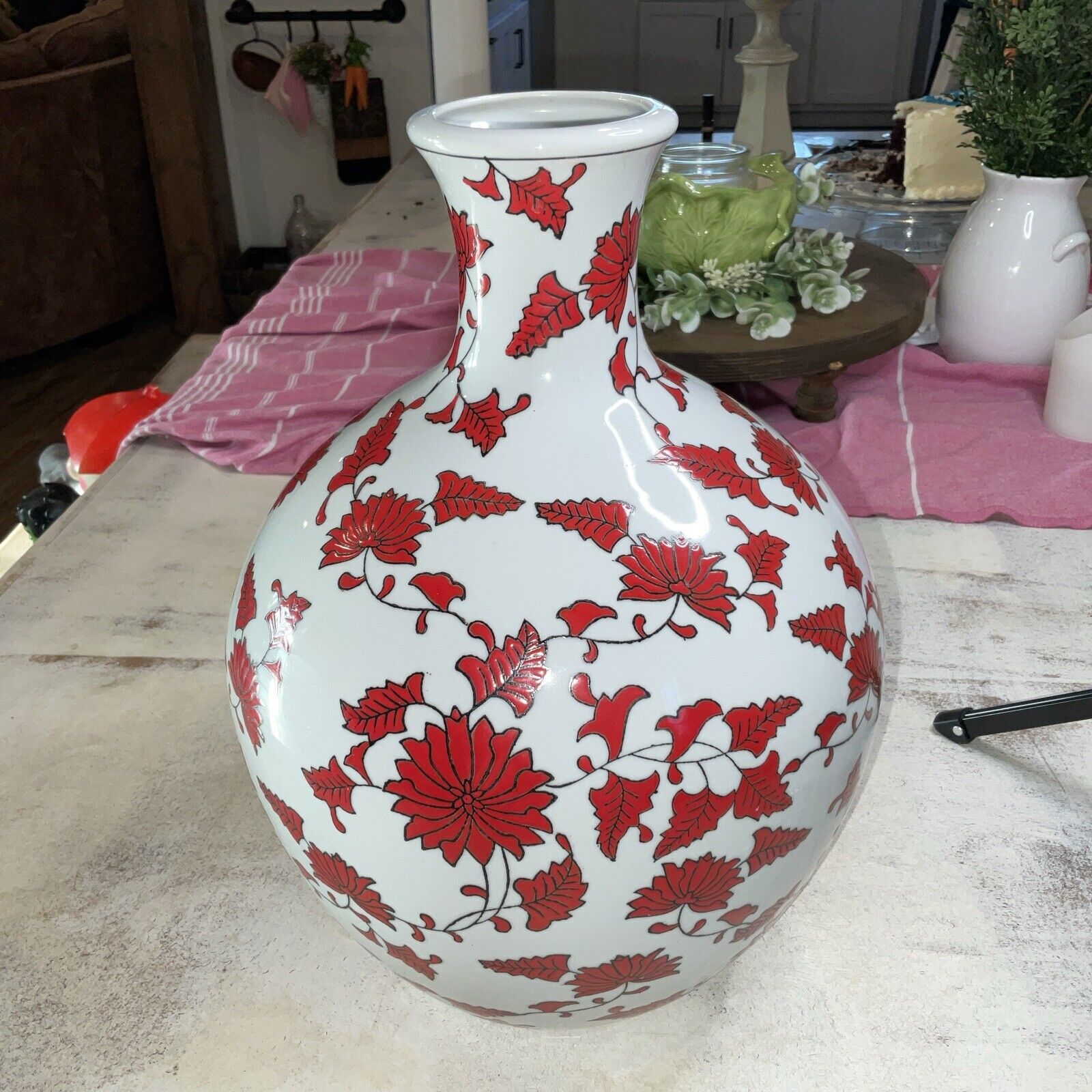 BEAUTIFUL ASIAN STYLE VASE- THICK CERAMIC PORCELAIN-RED & WHITE FLORAL DESIGN