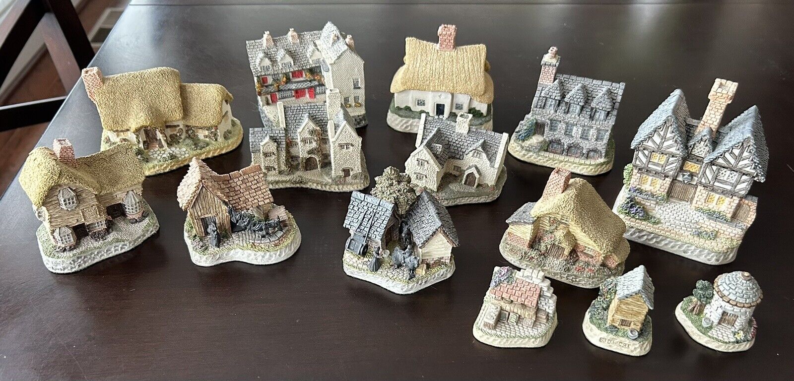 LOT OF 14 DAVID WINTER COTTAGES COLLECTIBLES