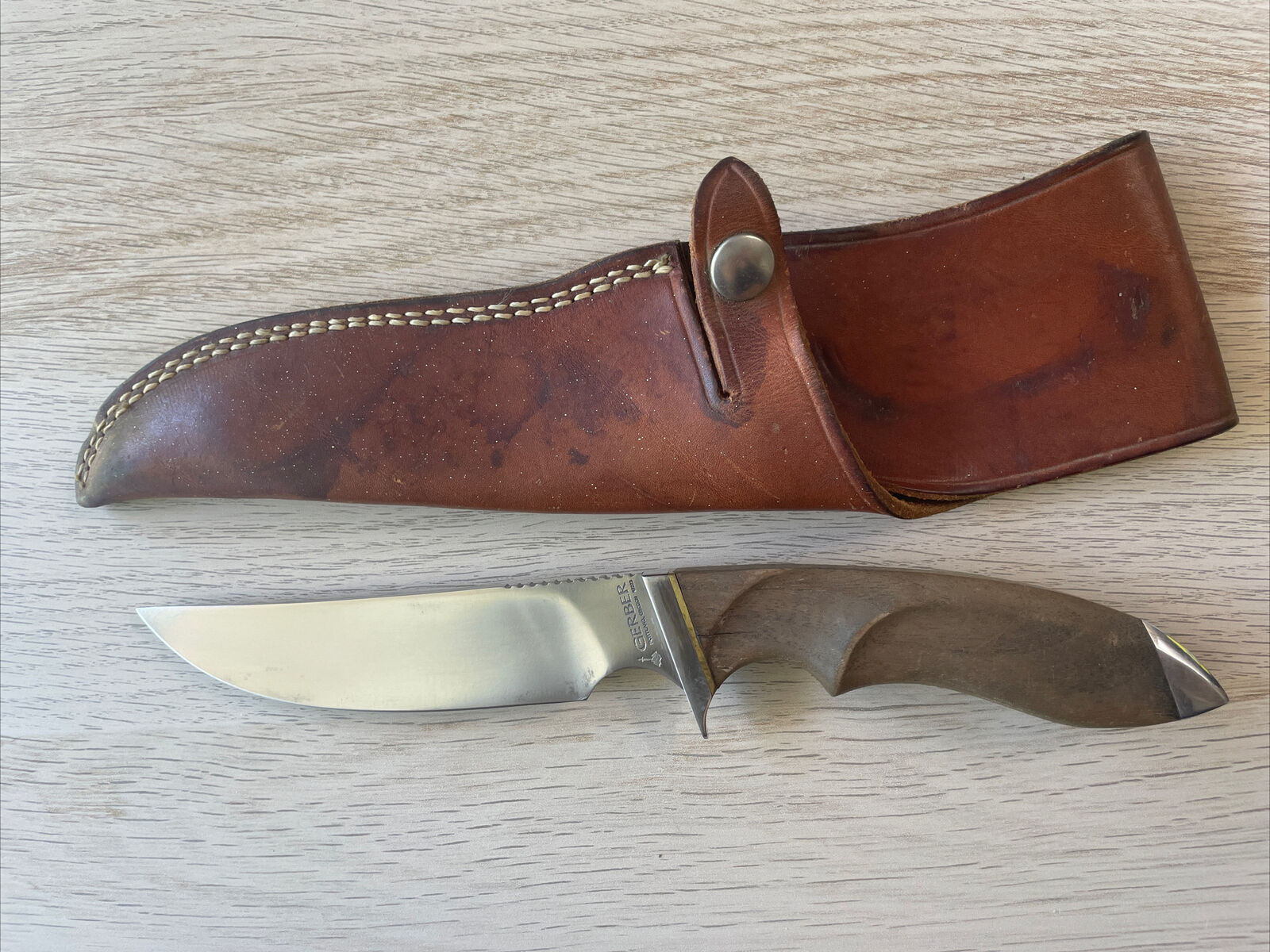 Gerber 525S Presentation Fixed Blade Hunter Knife Walnut Sheath USA 1973