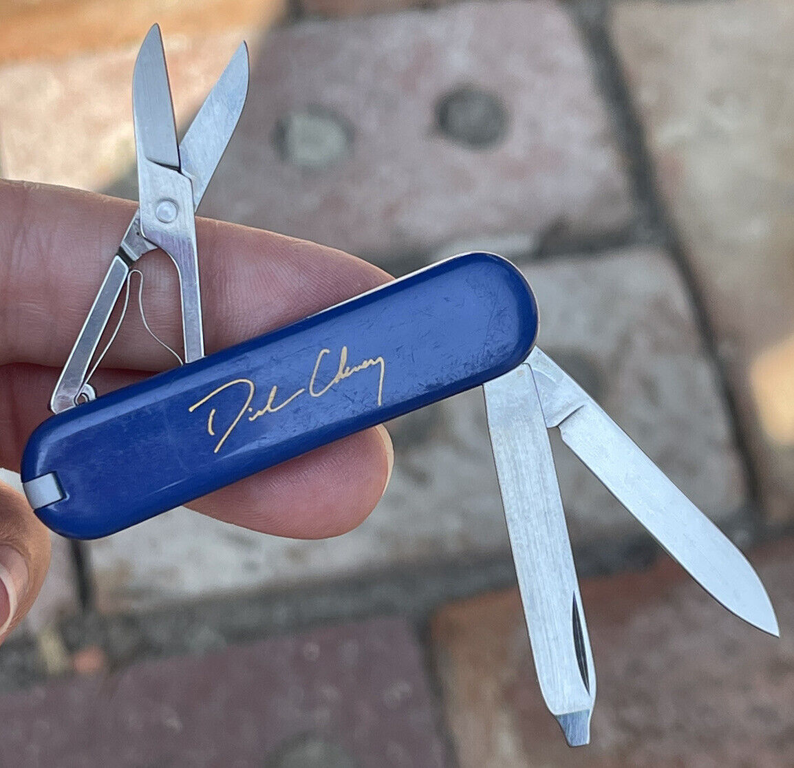 1989-1992 Official Dick Cheney Vice President Victorinox Blue SD Pocket Knife