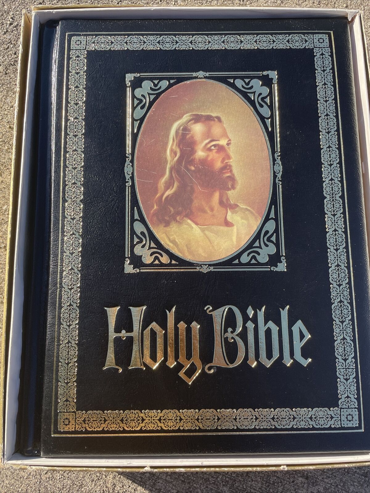 Vintage Still in Box JESUS on Cover Holy Bible King James Version Family❤️blt7j1