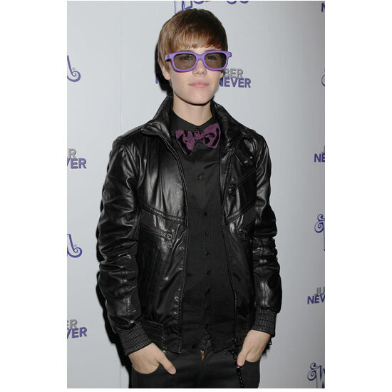 Justin Bieber on Red Carpet with Hands in Pockets 8 x 10 Inch Photo