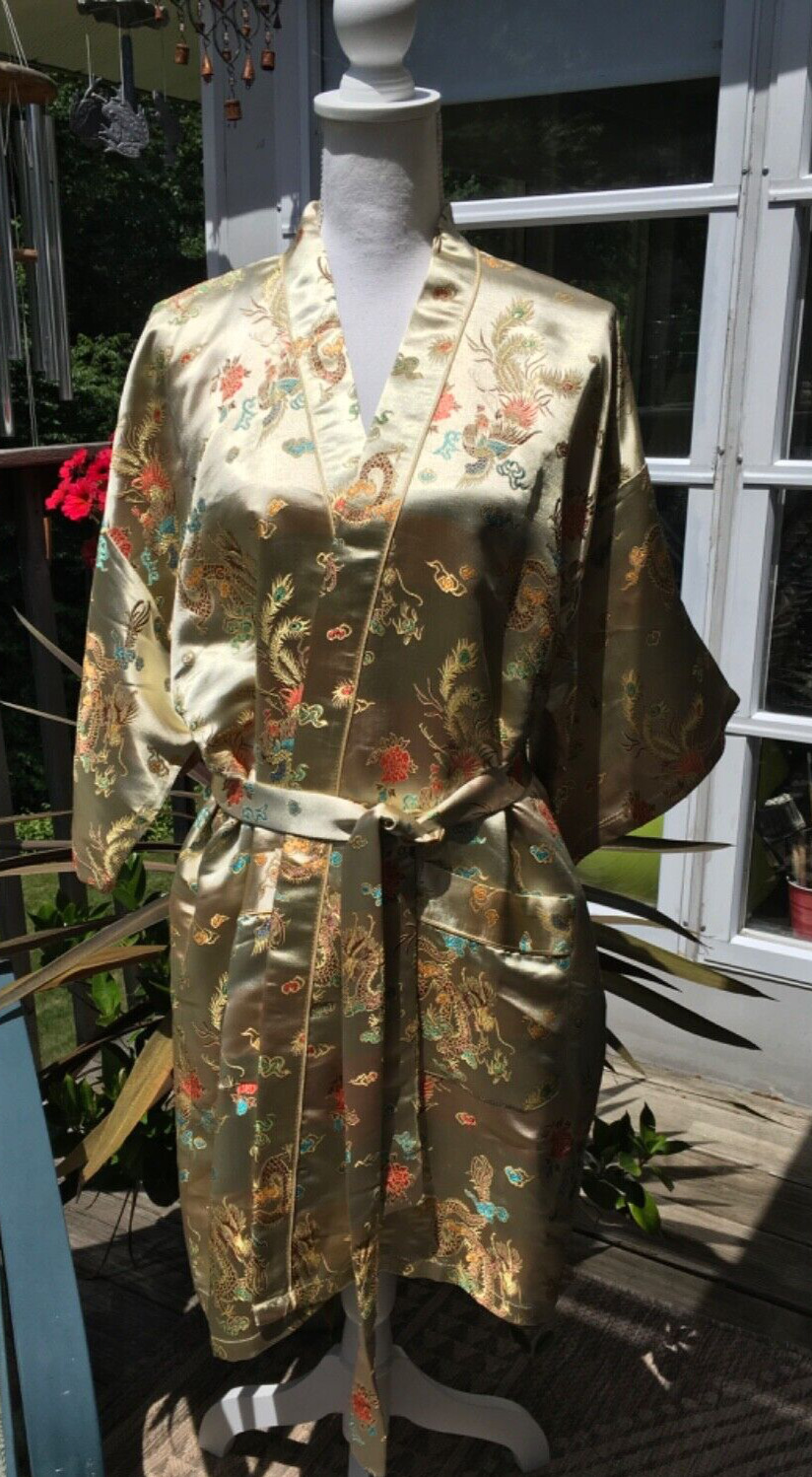Vintage authentic 100% silk Chinese kimono/robe with a dragon motif