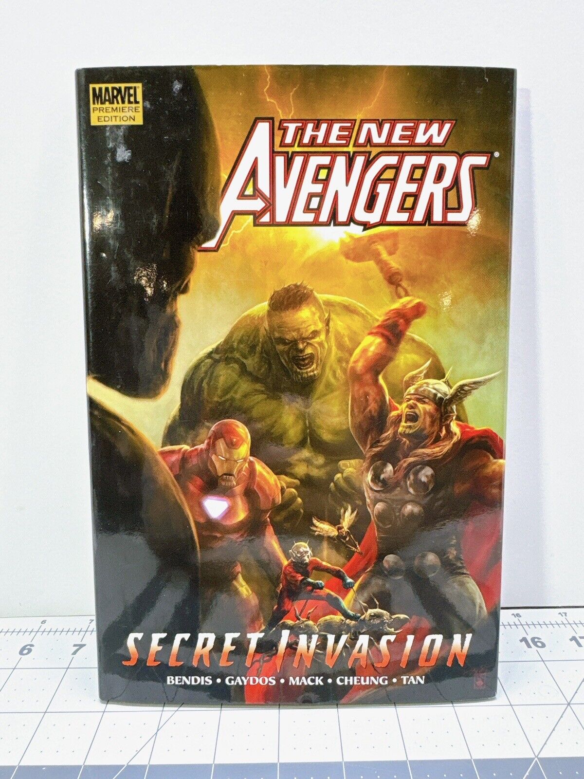 Secret Invasion by Brian Michael Bendis (2008, Hardcover) Marvel Comics