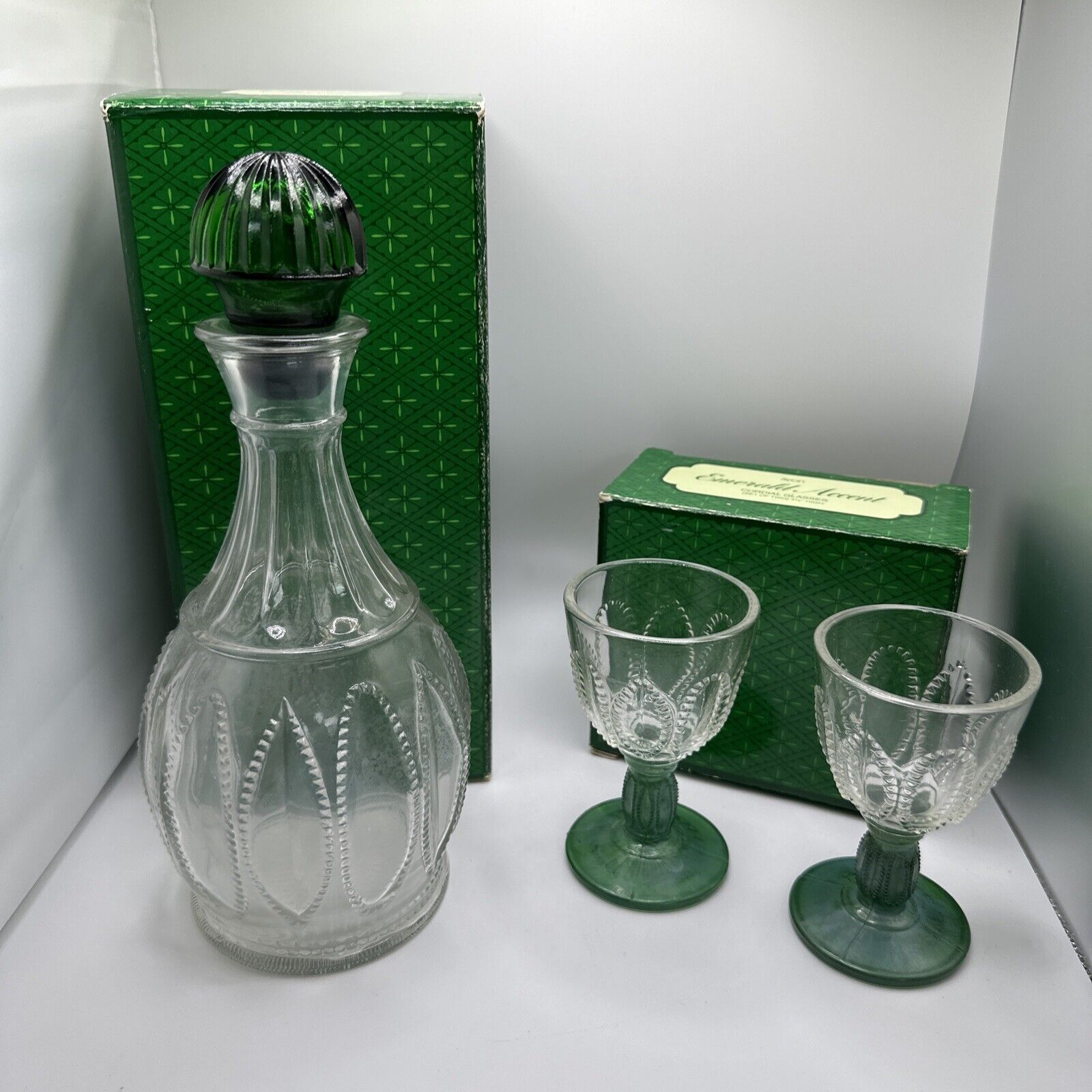 Vintage Avon Emerald Accent 2 Cordial Wine Glasses & 1 Decanter Boxes New U96