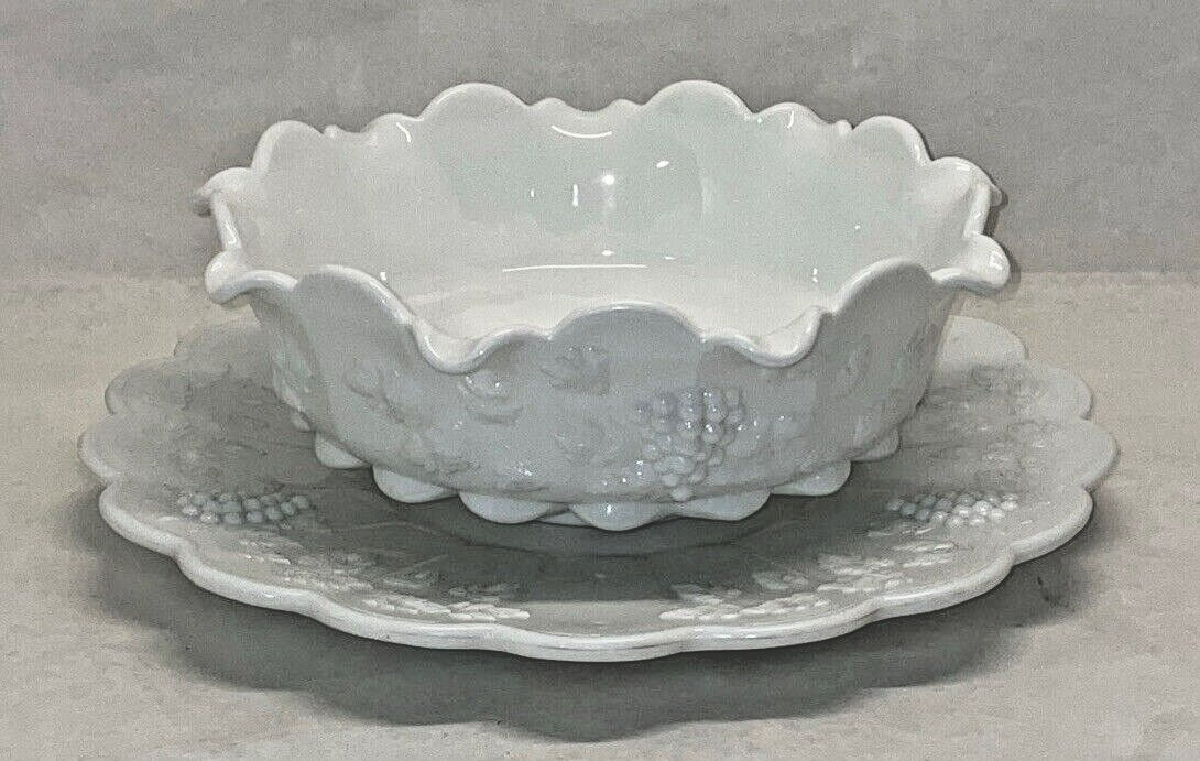Westmoreland PANELED GRAPE Milk Glass 2.5 Qt 11in Serving Bowl With 14 in Plate