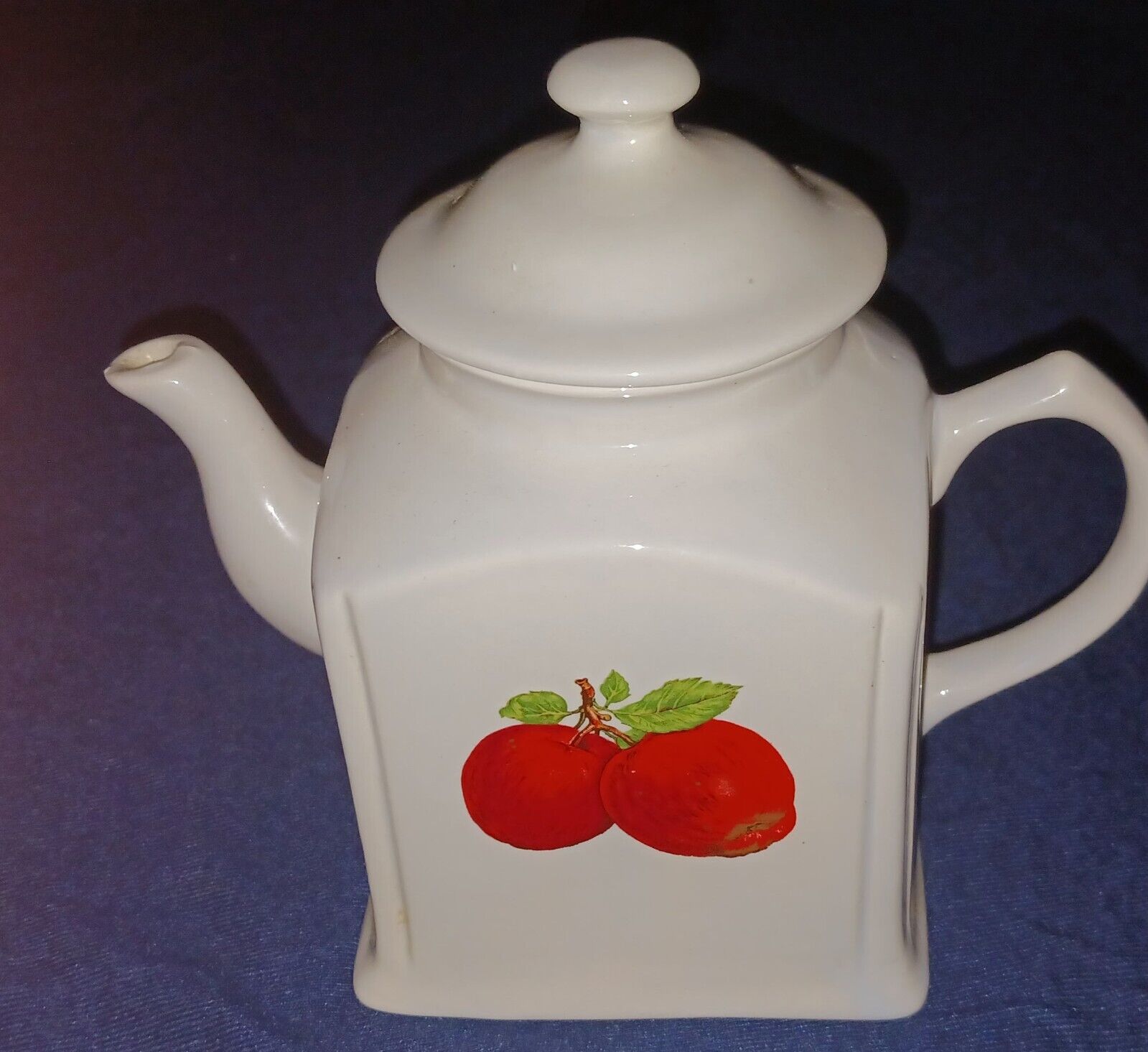 Apple design Teapot 4\