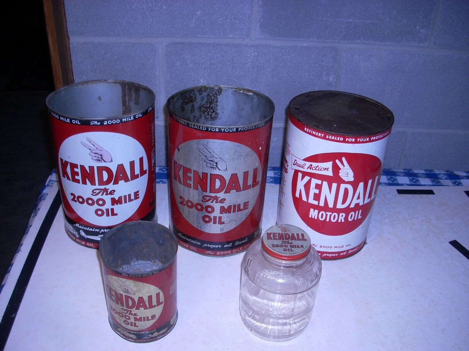 Vintage KENDALL 2000 Mile Oil 5 Quart & 1 Quart Metal & Glass Oil Can/Containers