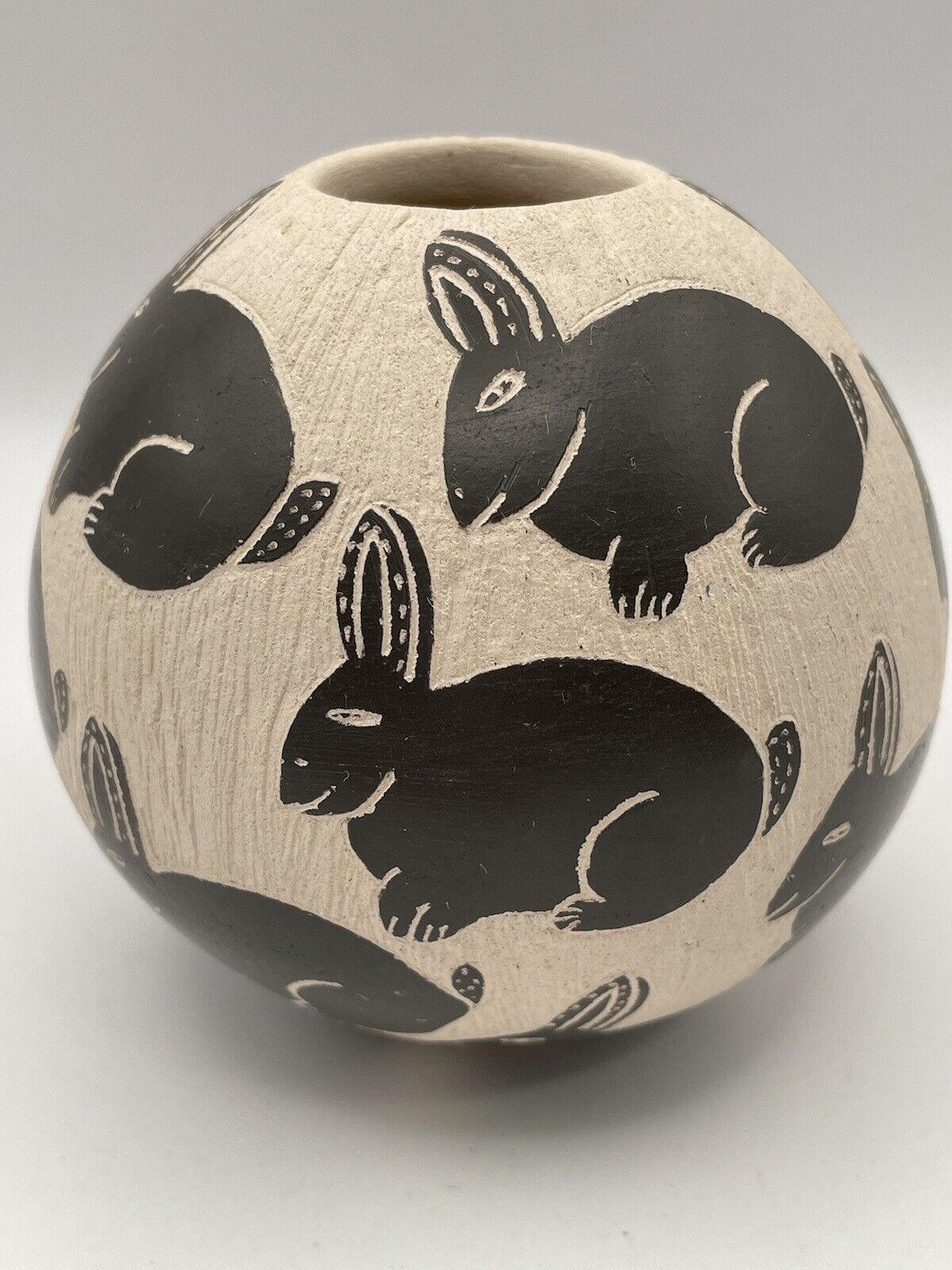 Mata Ortiz Pottery Round Black Rabbits Vase Signed by Lupe Rodriguez 3”