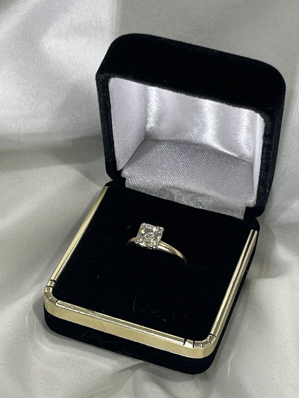 Vintage 14kt Gold Natural Diamond Engagement/Wedding Ring Sz: 6 - c1950