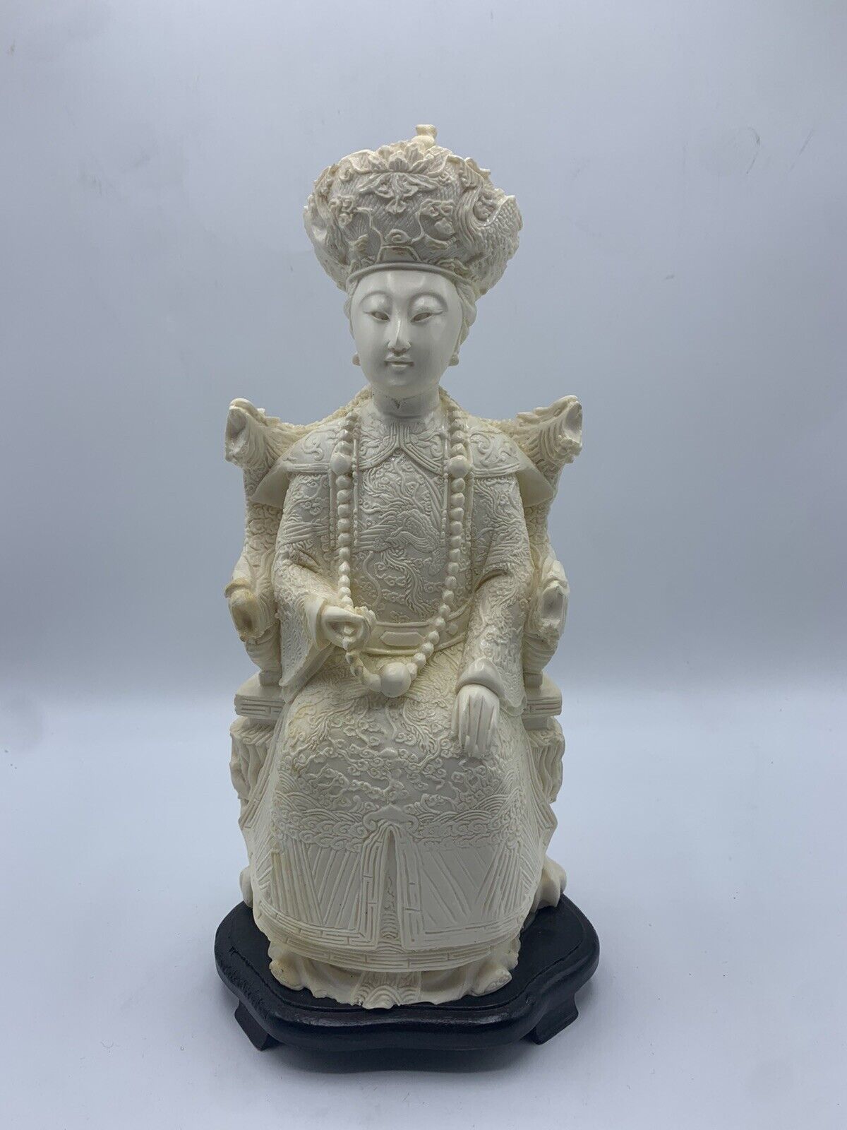 ~Asian Empress on Throne Fine Detail Resin Statue Vintage-see description ￼ ~