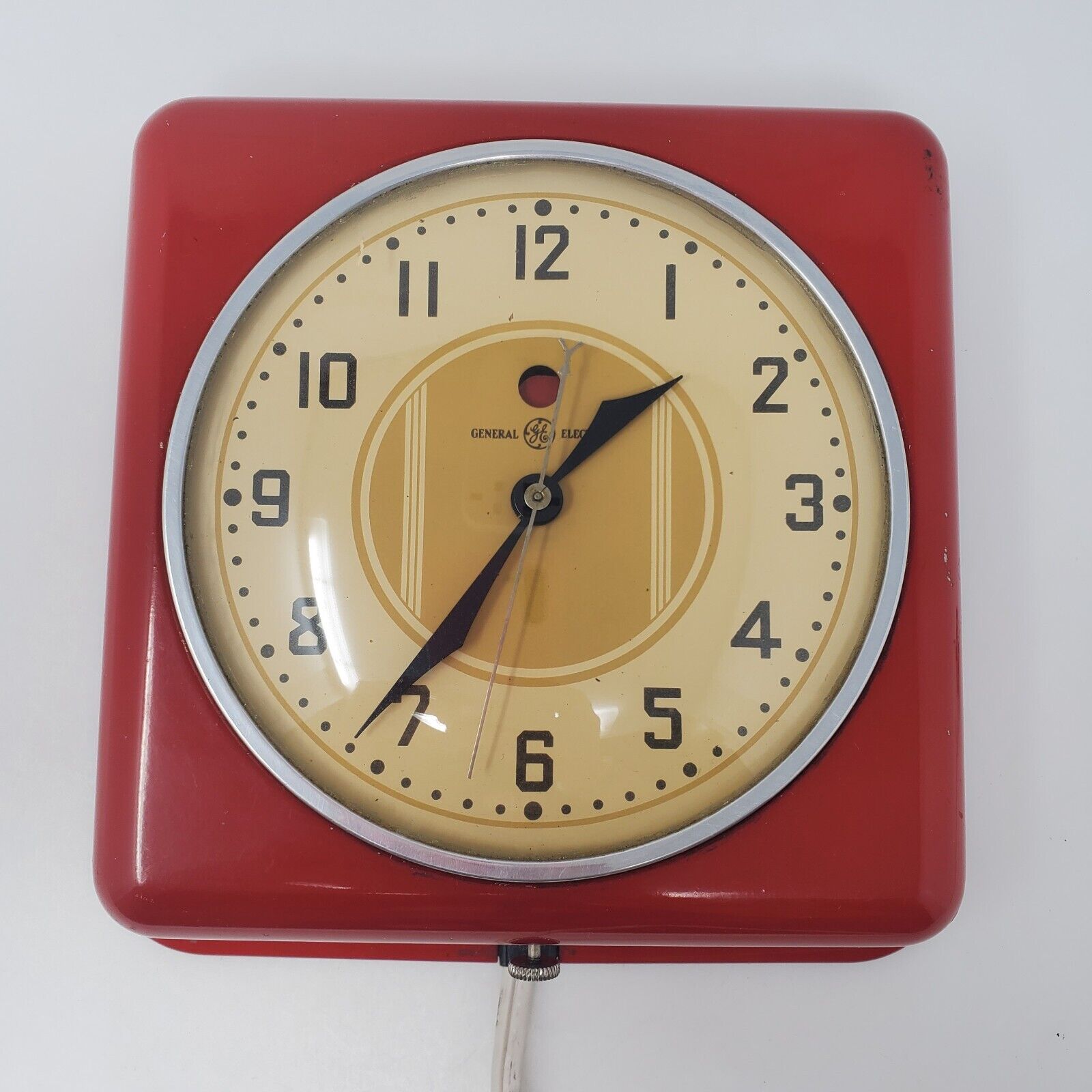 VTG General Electric Red Kitchen Wall Clock Model 2H08, Works Mid Century Modern