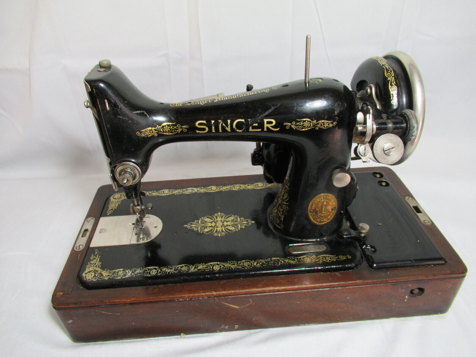 1928 Singer Sewing Machine- Compact Home Model- Excellent Working Condition