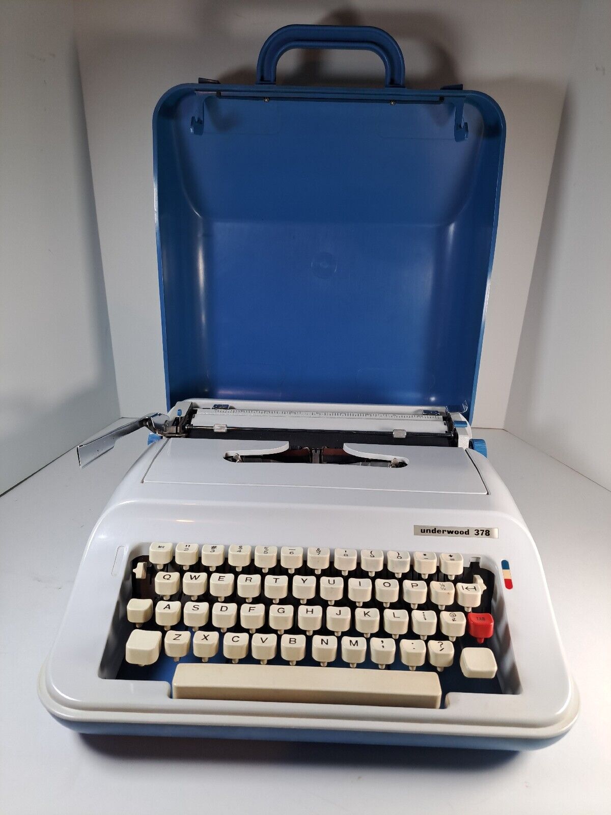 UNDERWOOD 378 Blue & Gray Portable Typewriter  Made in Spain