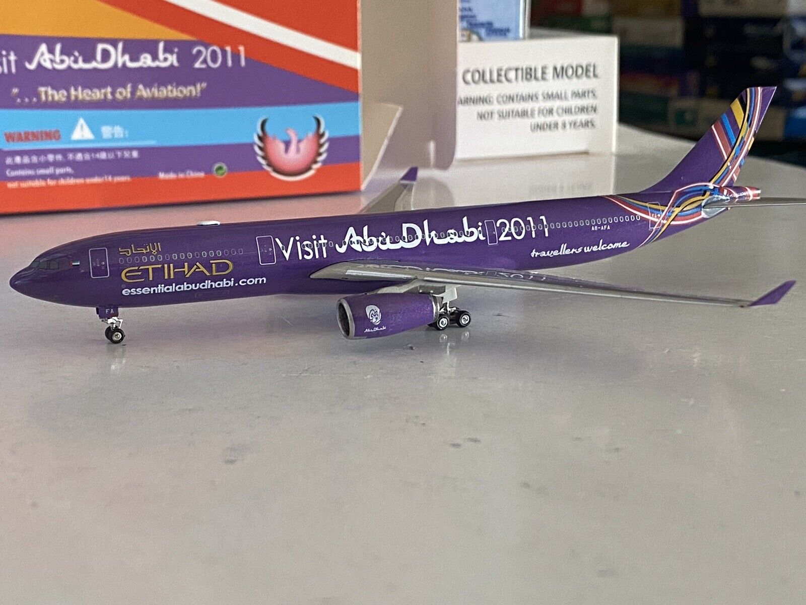 Phoenix Models Etihad Airbus A330-300 1:400 A6-AFA Visit Abu Dhabi