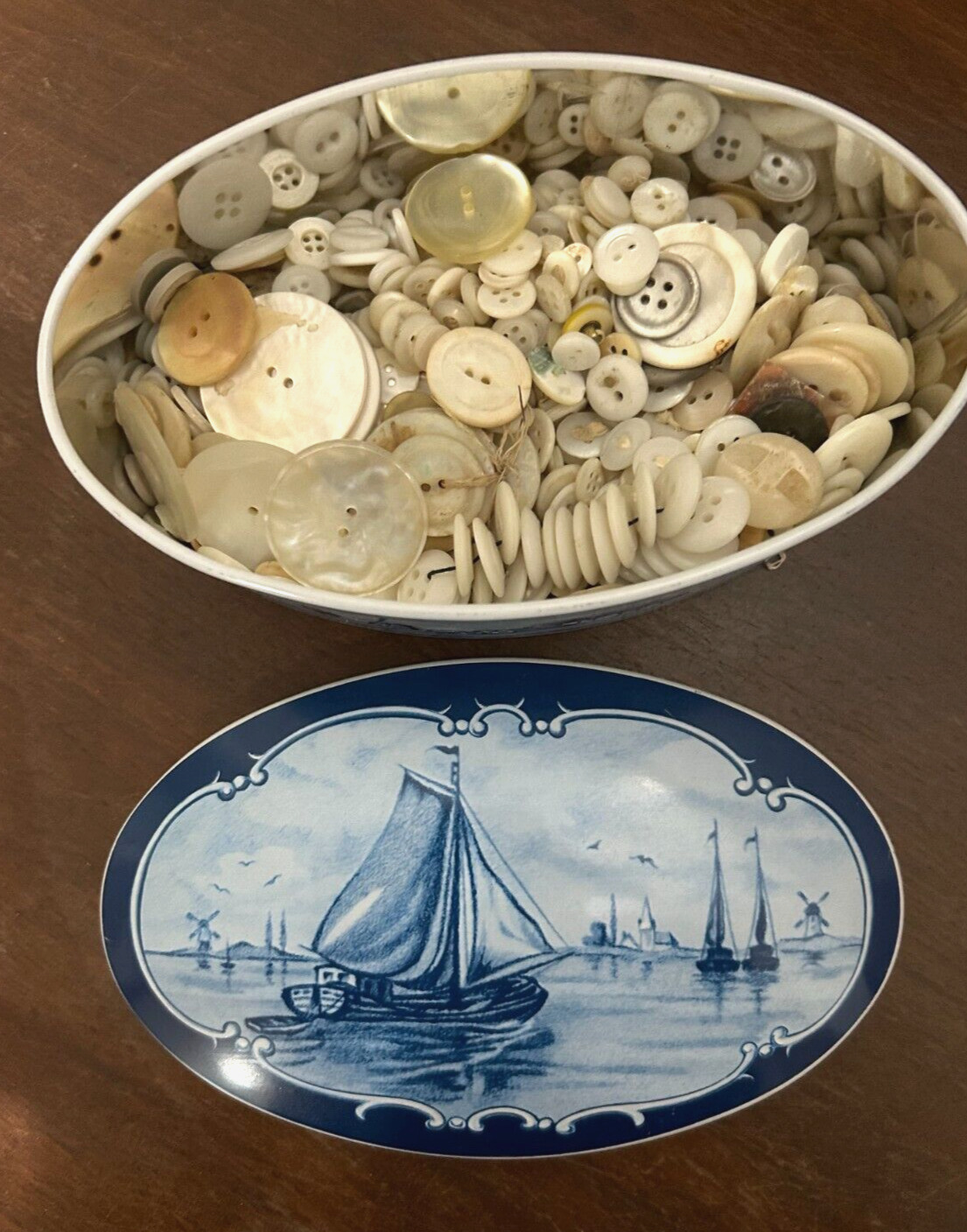 VINTAGE W. GERMANY DELFT BLUE TIN W/ OLD SHELL MOP BUTTONS