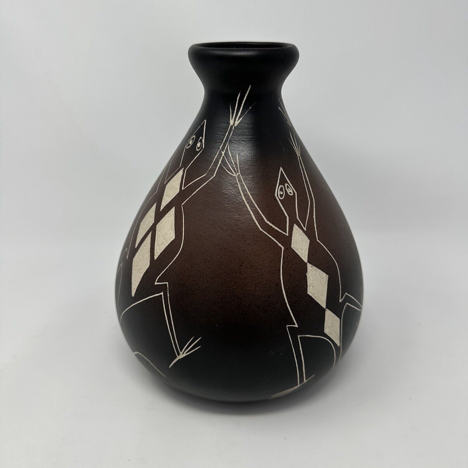 Vintage Rod Velarde Jicarilla Apache Pottery Jar - Lizard Design  8 1/4” X 6”