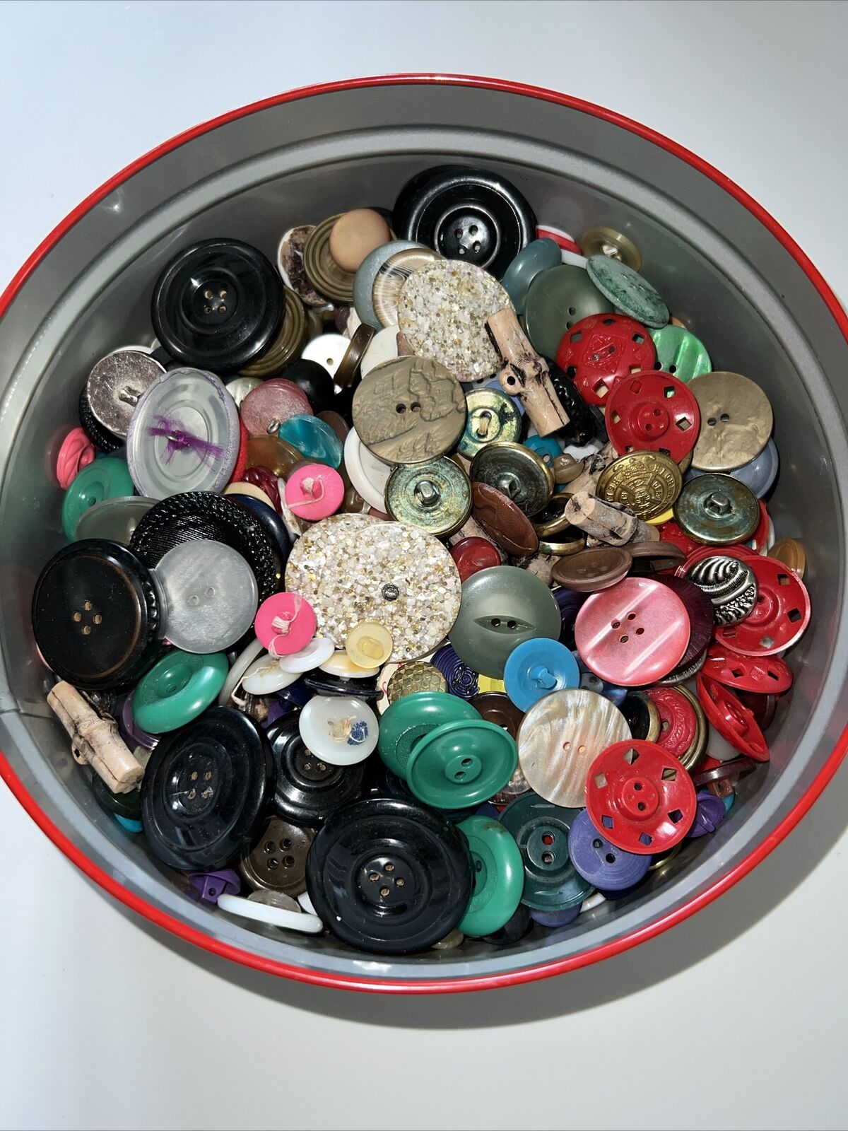 Huge Lot Assorted Antique & Vintage Buttons 1.5lbs In Ben Franklin Christmas Tin