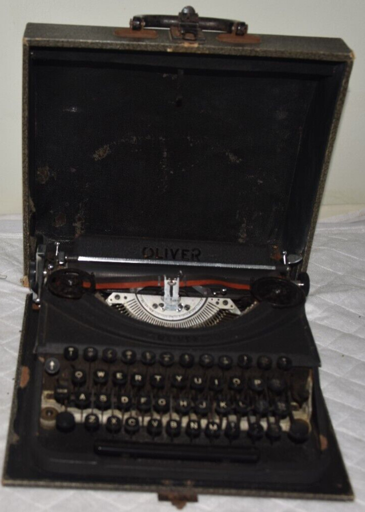 Vintage 1950s Oliver Typewriter in Original Carry Case - Working Condition
