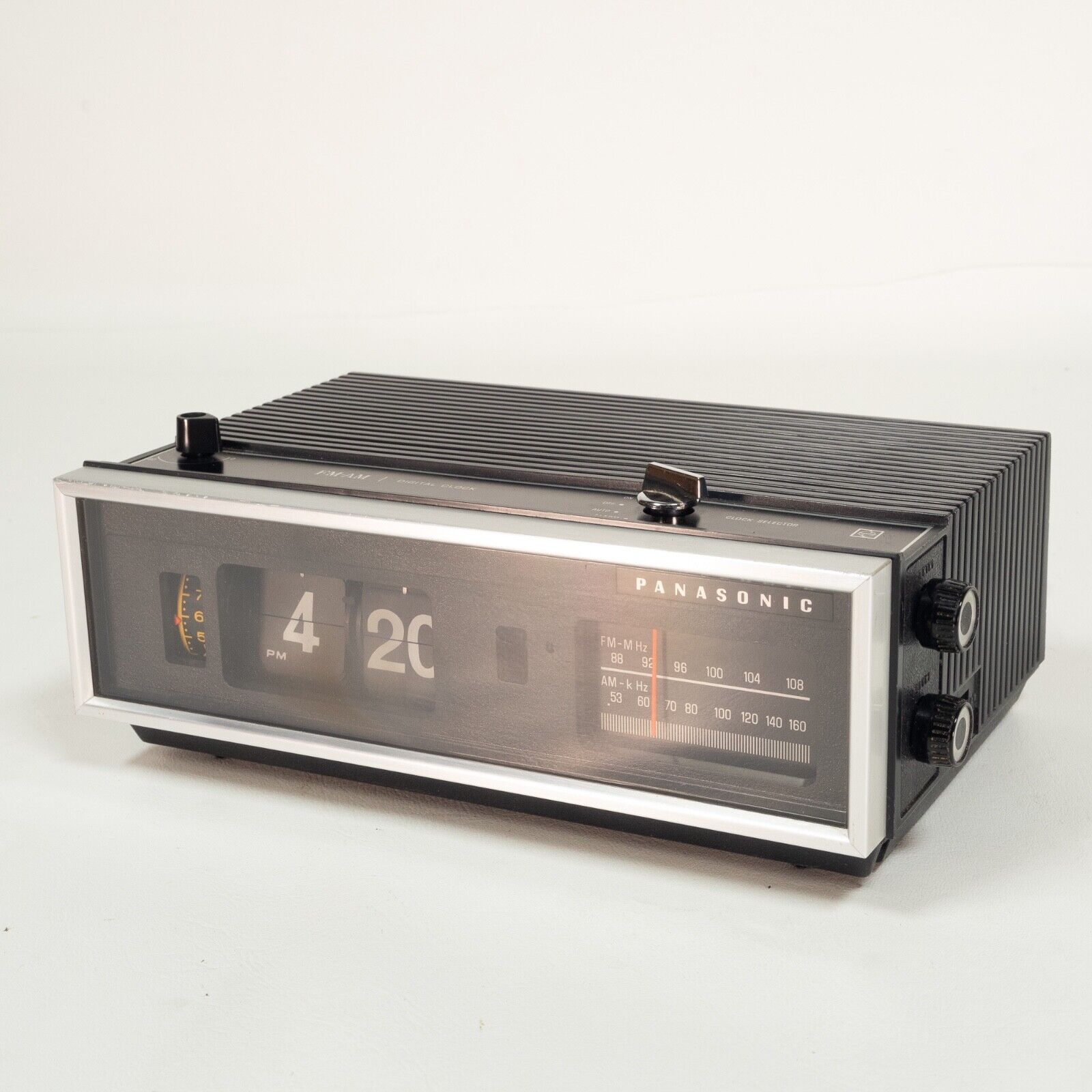 Vintage 1970 Panasonic RC-7021 Lighted AM/FM Alarm “Maywood” GREAT CONDITION