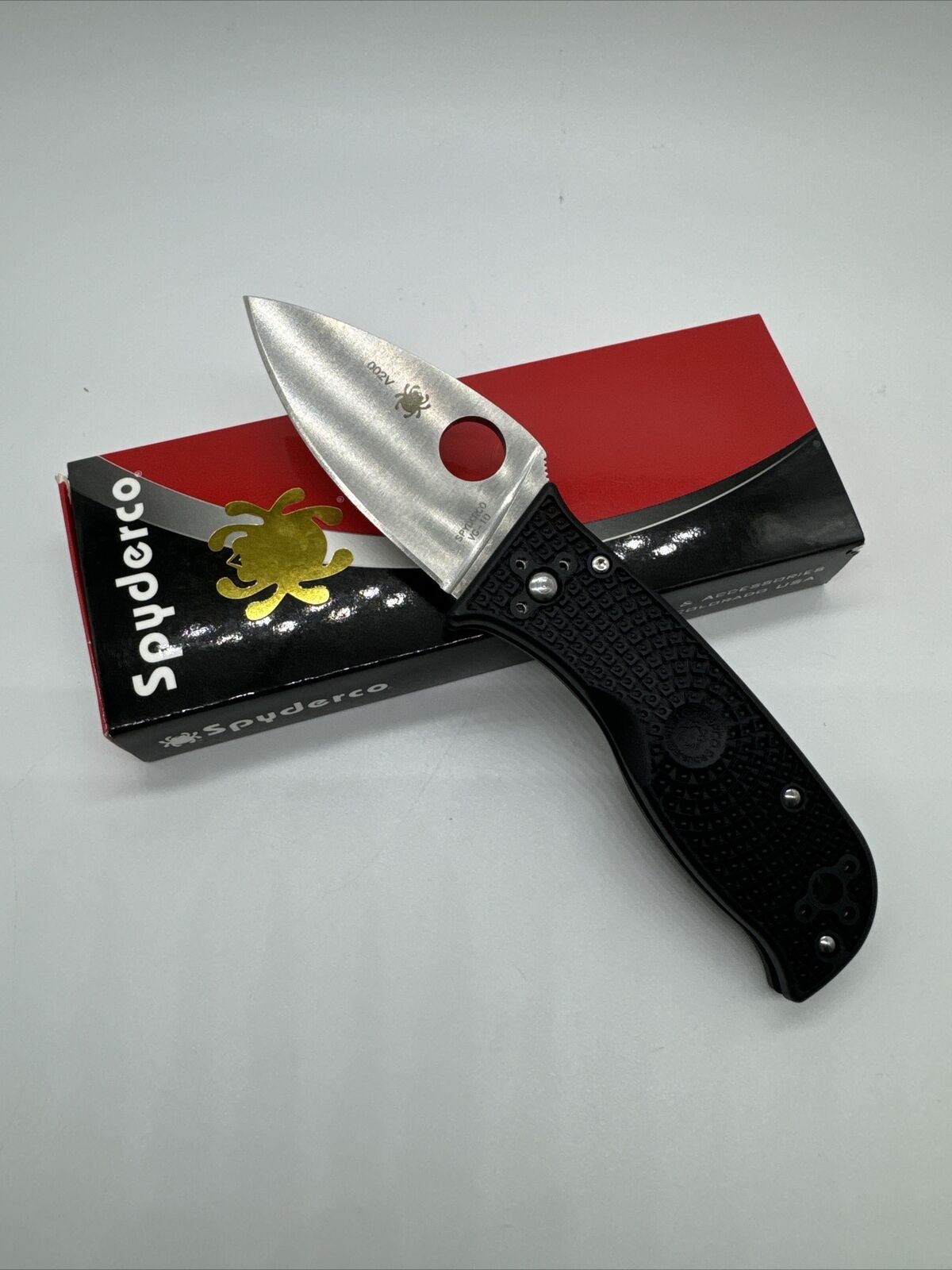 Spyderco Knives Lil Temperance 3 Lockback VG-10 C69PBK3 - Stainless Pocket Knife