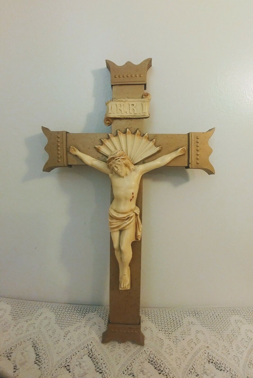  Vintage Wood Crucifix Cross Wall Hanging 18 1/2\'\' Painted Metal Jesus Religious
