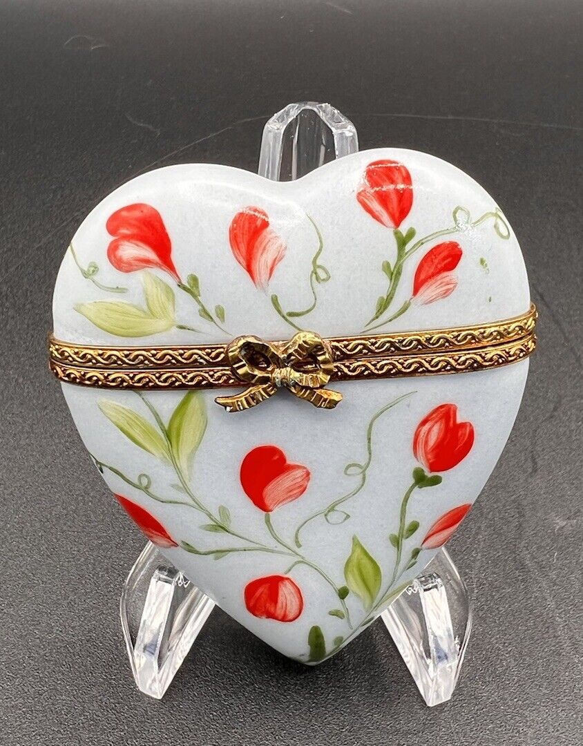 Vintage Limoges France “Musee Des Arts Tulips” Heart Peint Main Porcelain Box