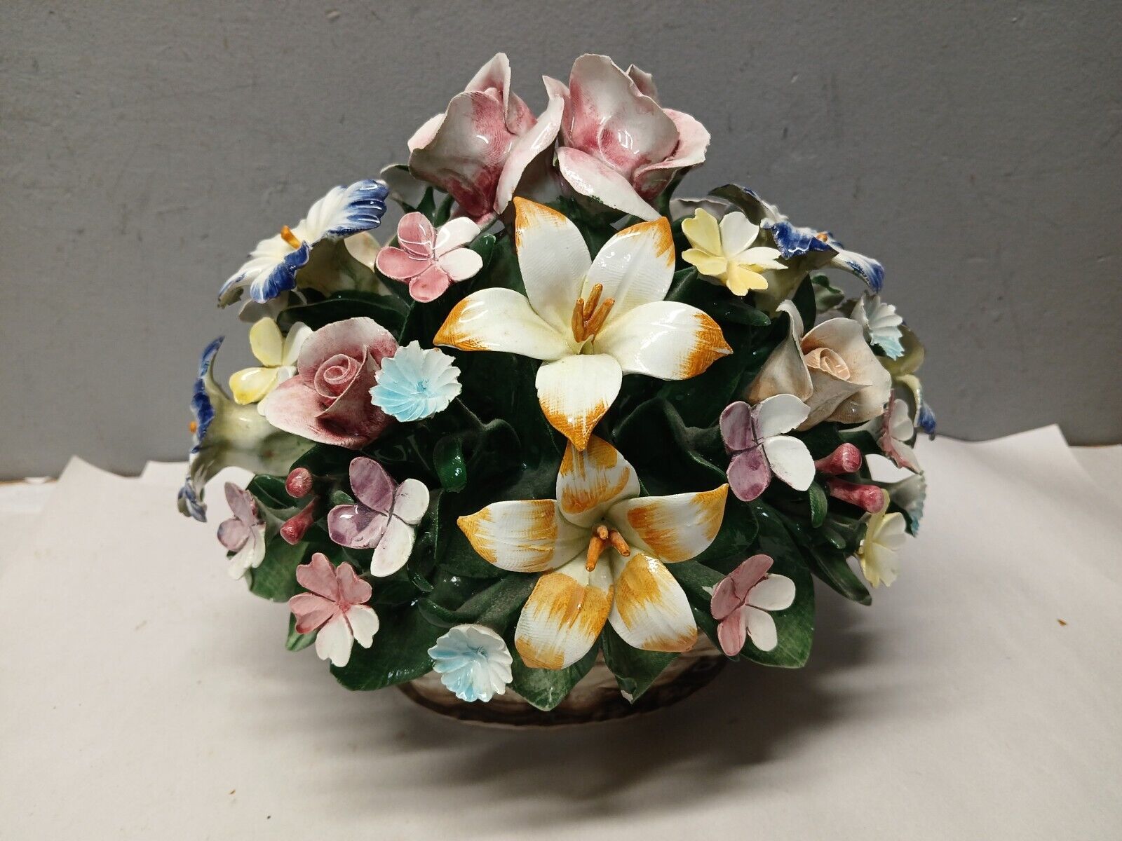 Vintage Nuova Capodimonte Is floral bouquet