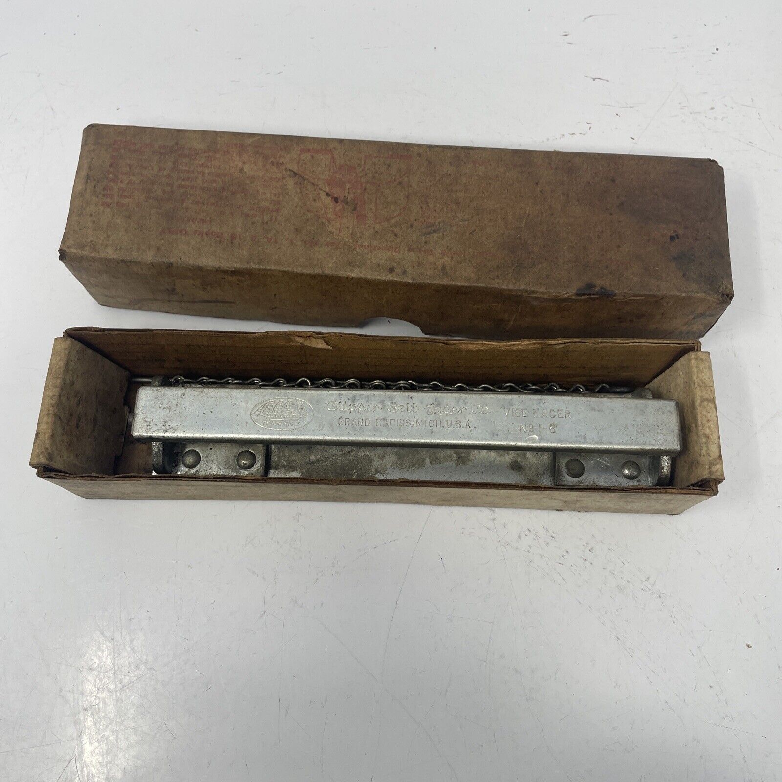 Vintage Clipper Belt Lacer Co Vise Lacer No. 1-6 W/Box  Pre-Owned