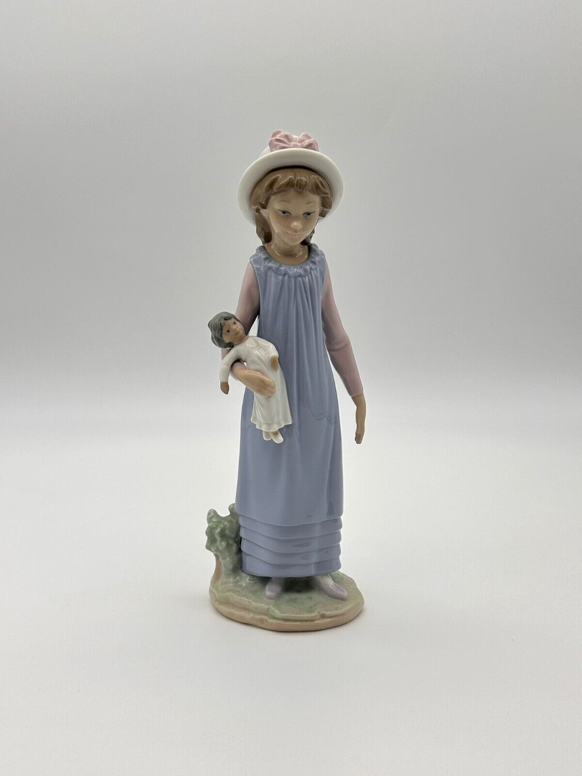 Vintage 1978 Lladro Daisa \'Belinda with Her Doll\' Porcelain 11\