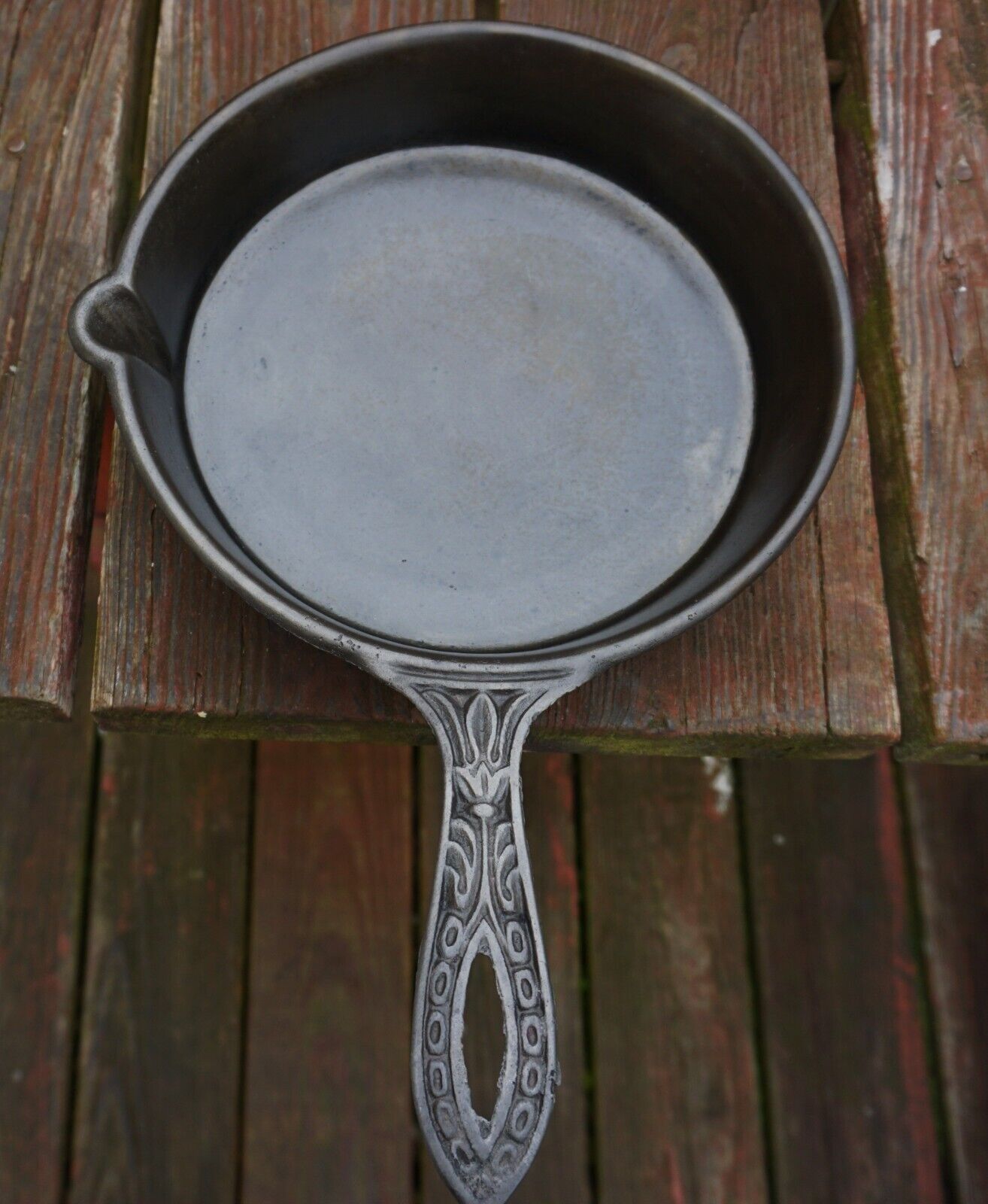 RARE NO. 8 FANCY HANDLE 1800'S CAST IRON SKILLET WITH TULIP HANDLE & GATE MARK