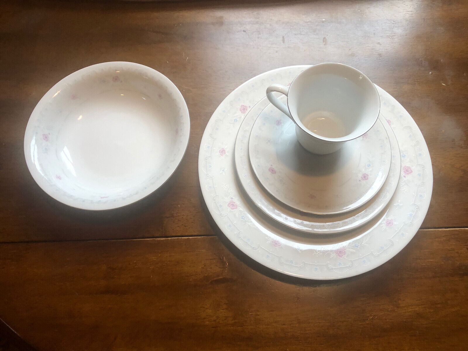 China Pearl Fine China Complete  5 Piece Setting For 8  Vintage  Set