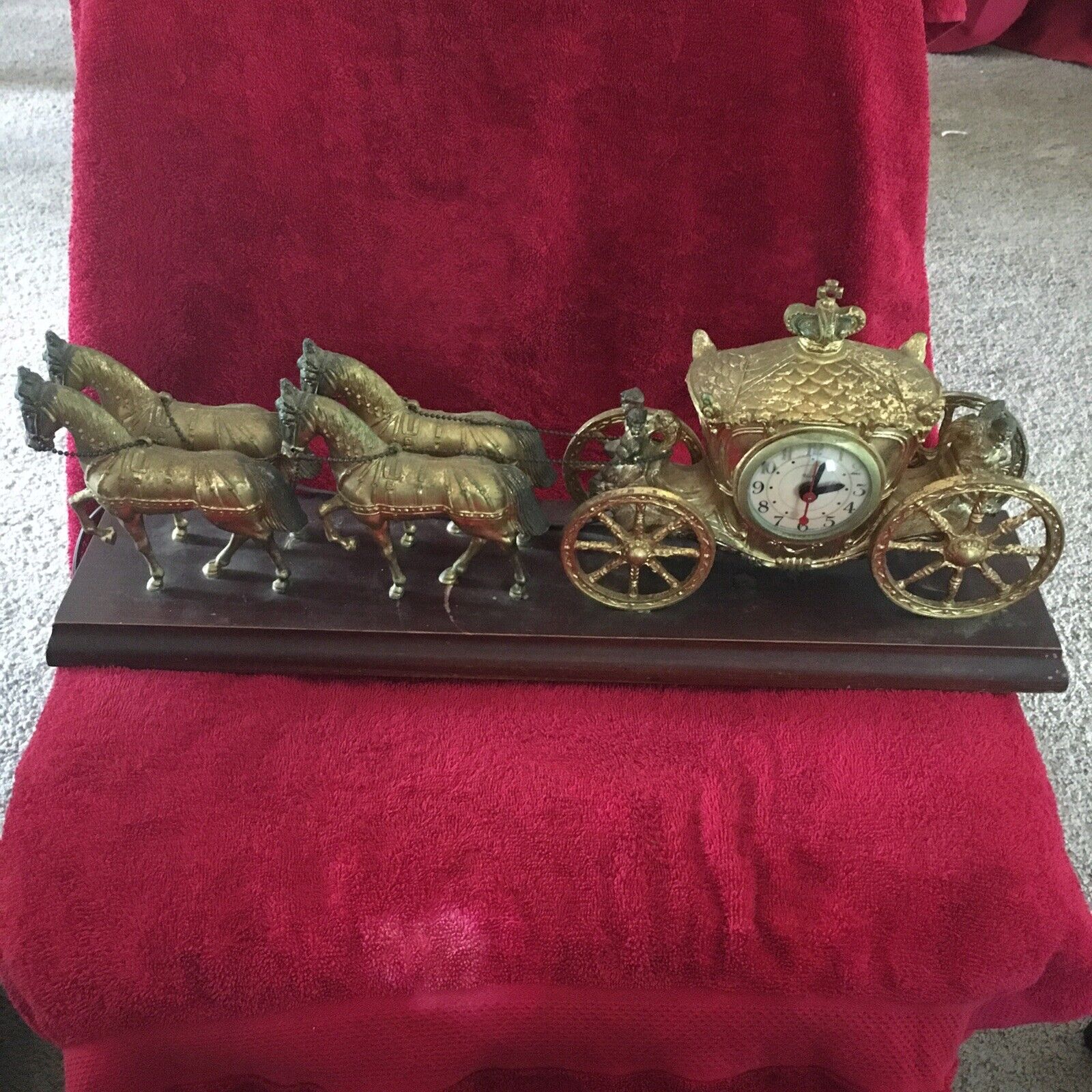 VINTAGE ELECTRIC UNITED CLOCK CORP  FOUR HORSES CARRIAGE