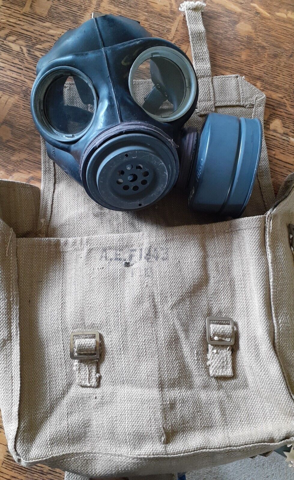 WW2 Gas Mask W/canvas Bag..authentic  