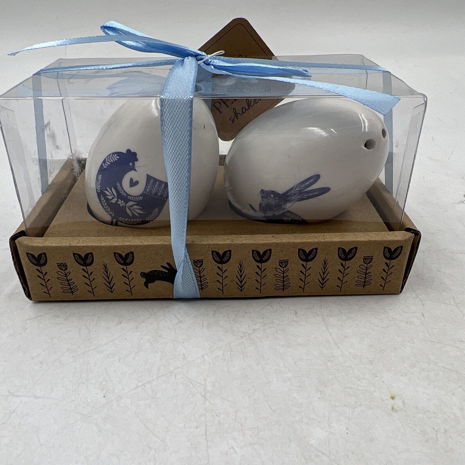 Eccolo Ceramic Egg Rooster & Rabbit Salt & Pepper Shakers AA01B25019