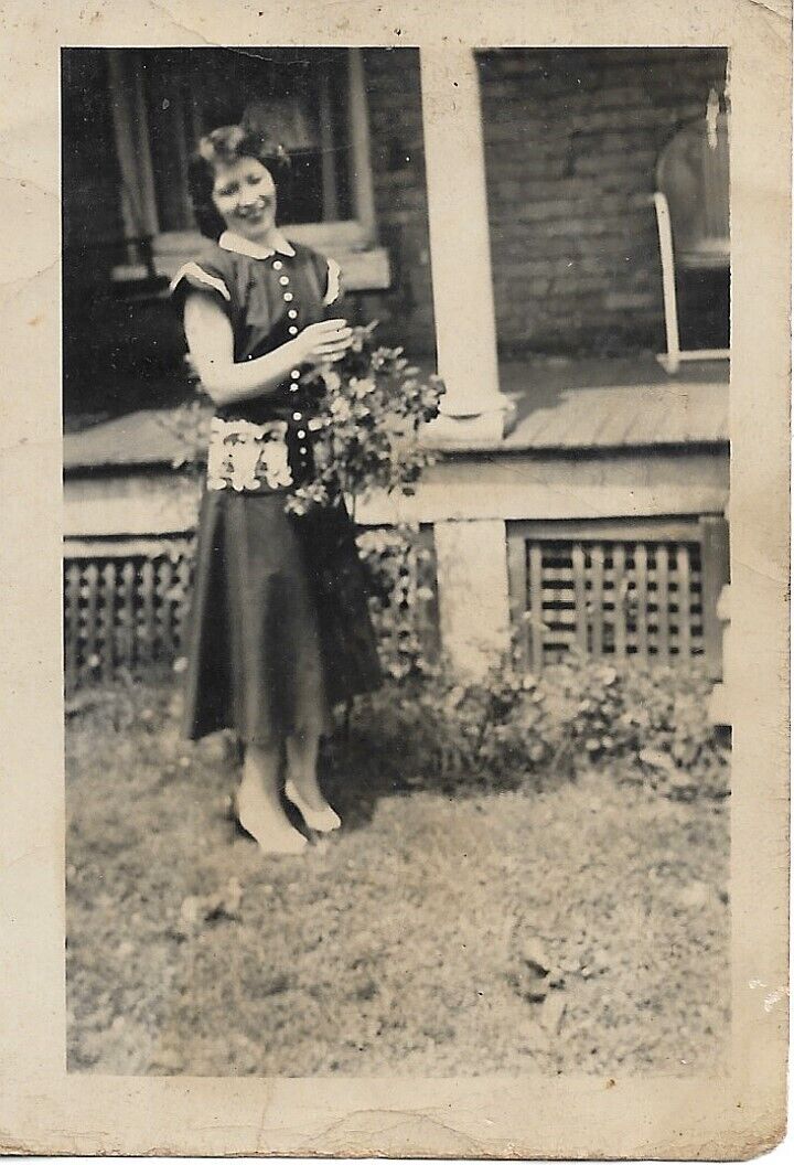 Lady Photograph Outdoors 1951 Plants Vintage Fashion Dress 2 1/2 x 3 1/2