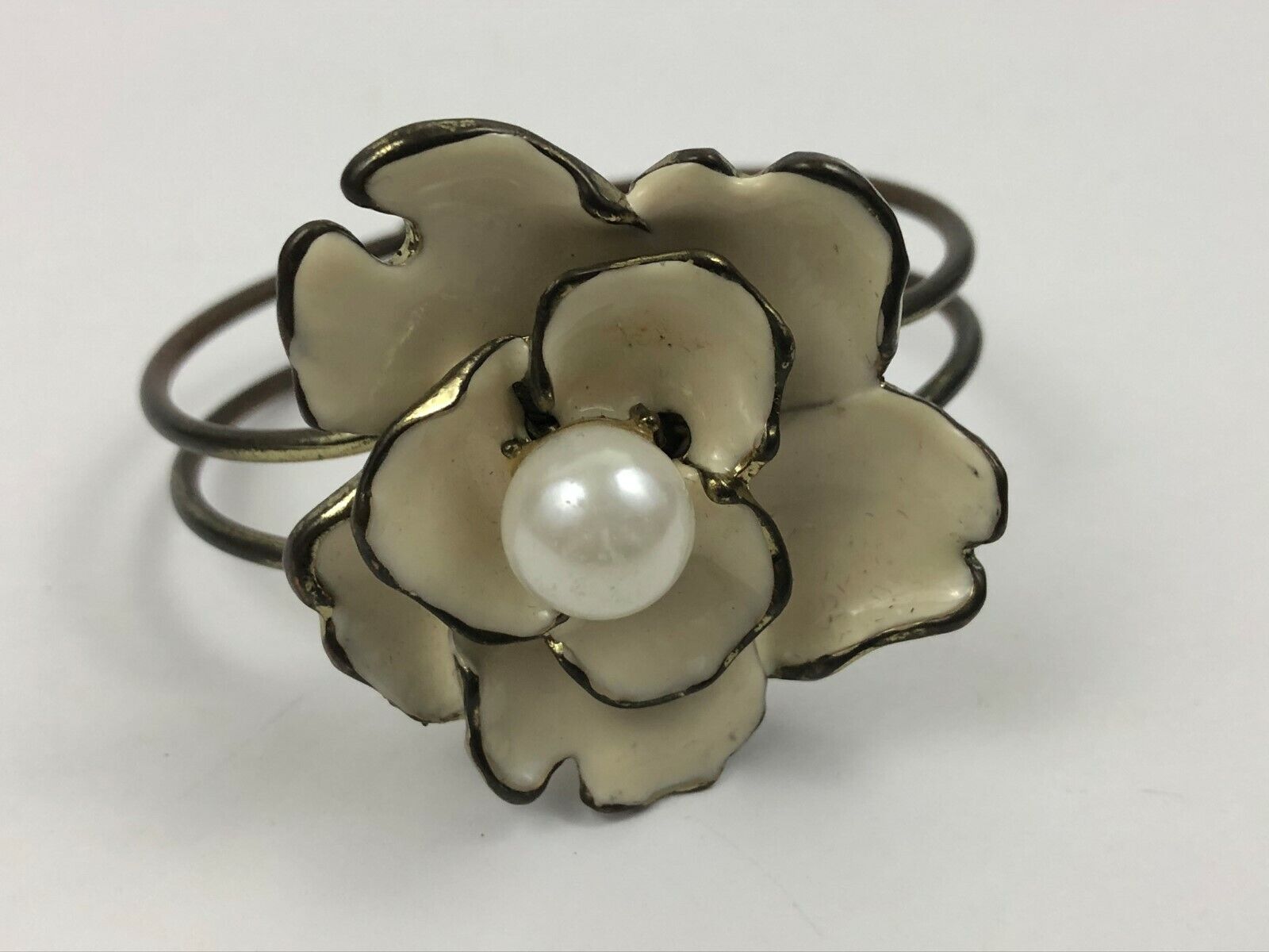 Gorgeous Vintage Bangle Bracelet Large Enamel Flower Faux Pearl Center F2