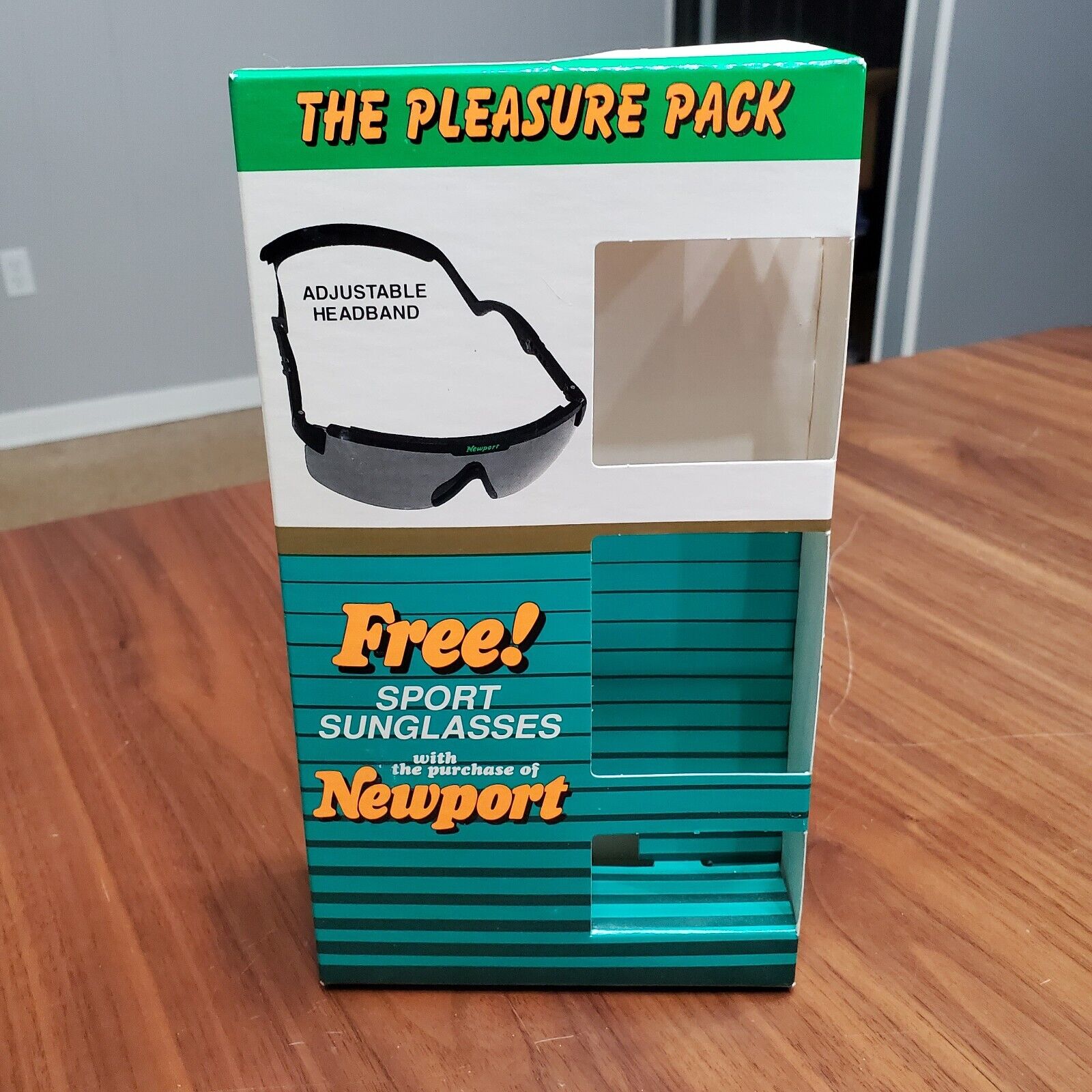 Vintage NOS Newport Pleasure Cigarettes Wrap-around Sport Sunglasses