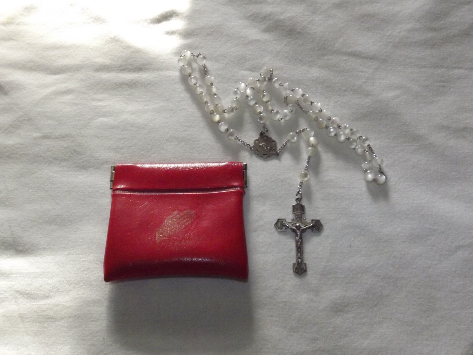 VINTAGE CHRISTIAN JESUS ROSARY SILVER CRUCIFIX RED PRAYER CHANGES THINGS PURSE