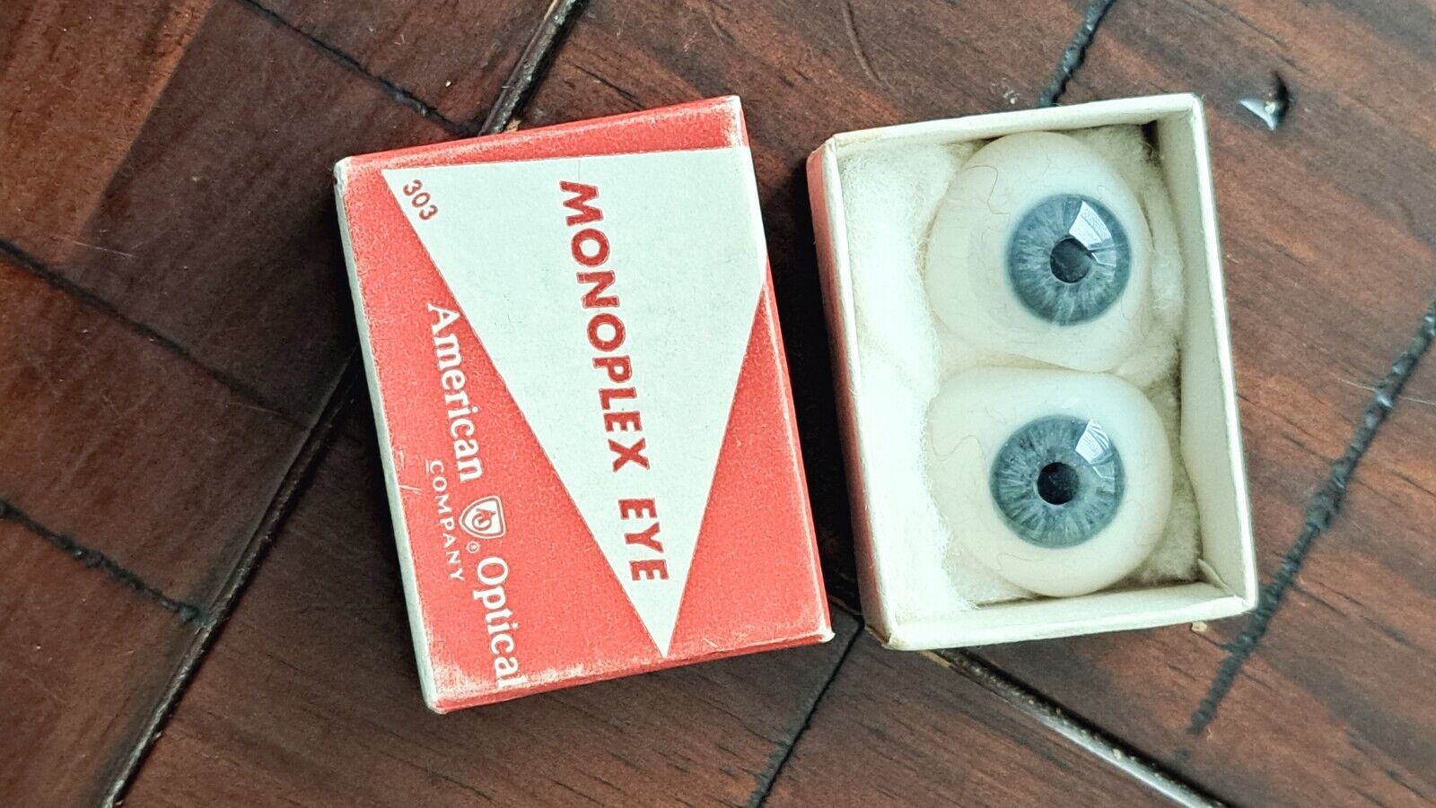 Vintage American Optical Monoplex Acrylic Prosthetic Eyes Blue Cat. #5LN17 
