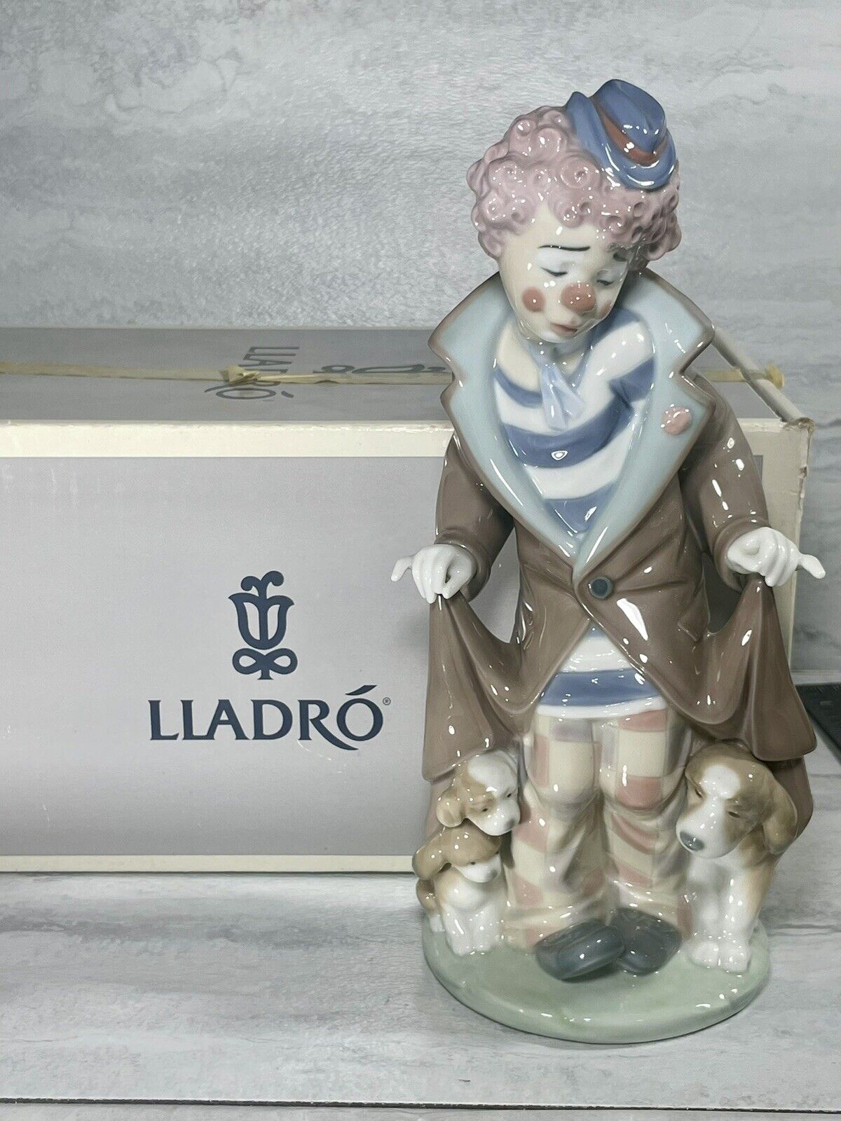 LLADRO “Surprise” CLOWN With Puppies Figurine # 5901 MINT COND, RARE AND RETIRED