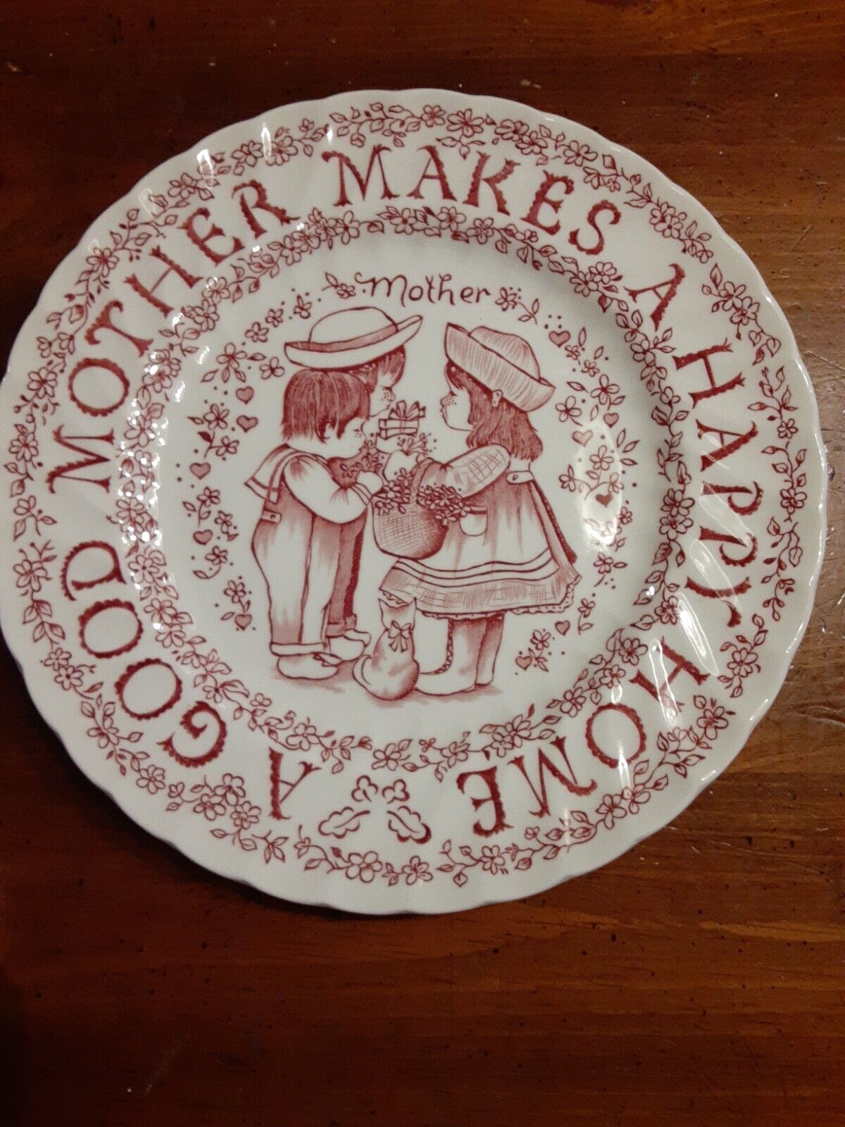 Mother Tribute all year long 9” plate Royal Crownford  Staffordshire England Red