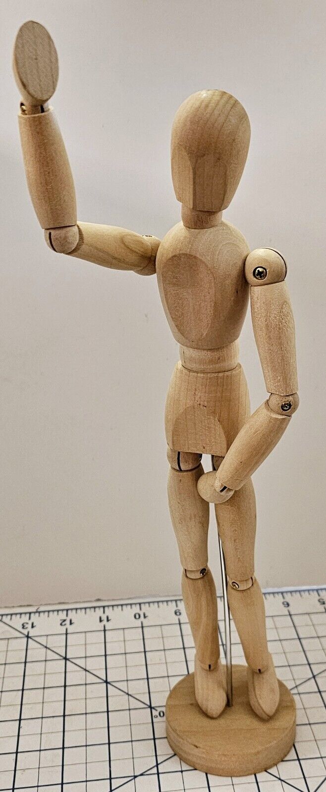 NICE  Older WOODEN POSEABLE 13 1/2\