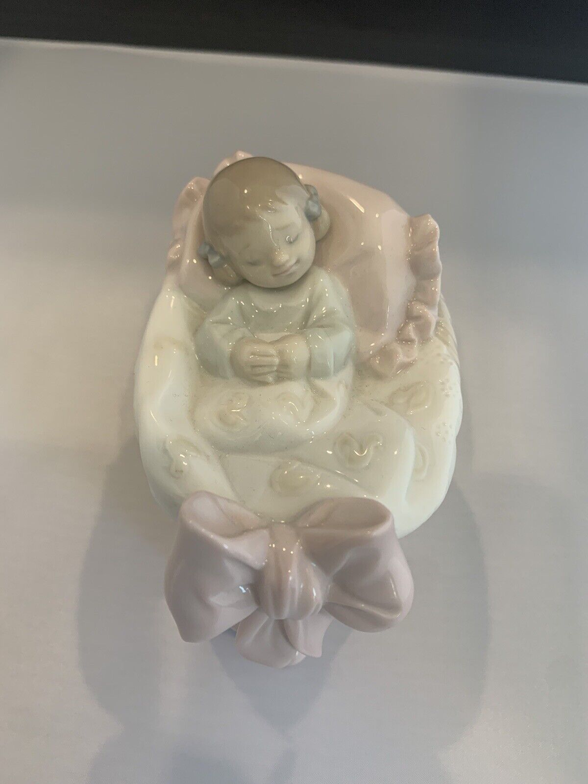 Lladro 6977 A New Treasure Baby Girl in Bassinet Figurine Mint No box